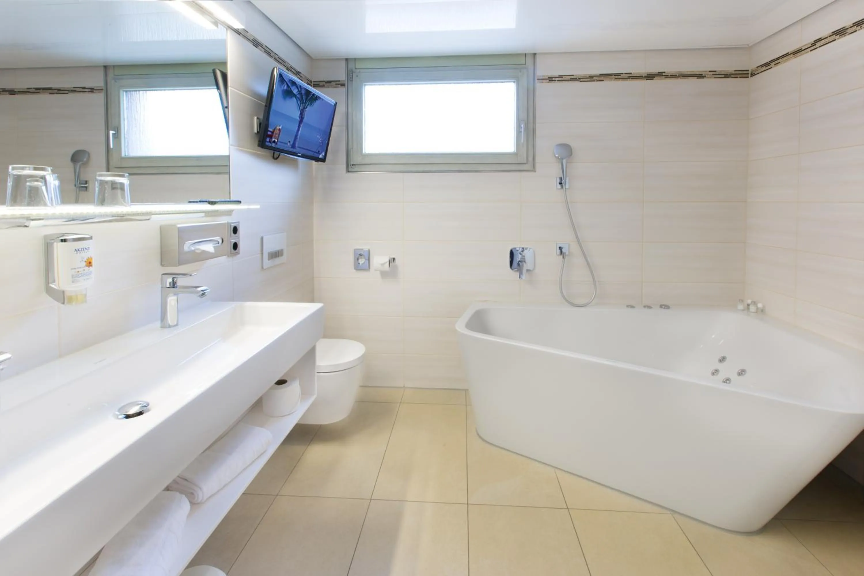 Hot Tub in AKZENT Hotel Restaurant Altdorfer Hof