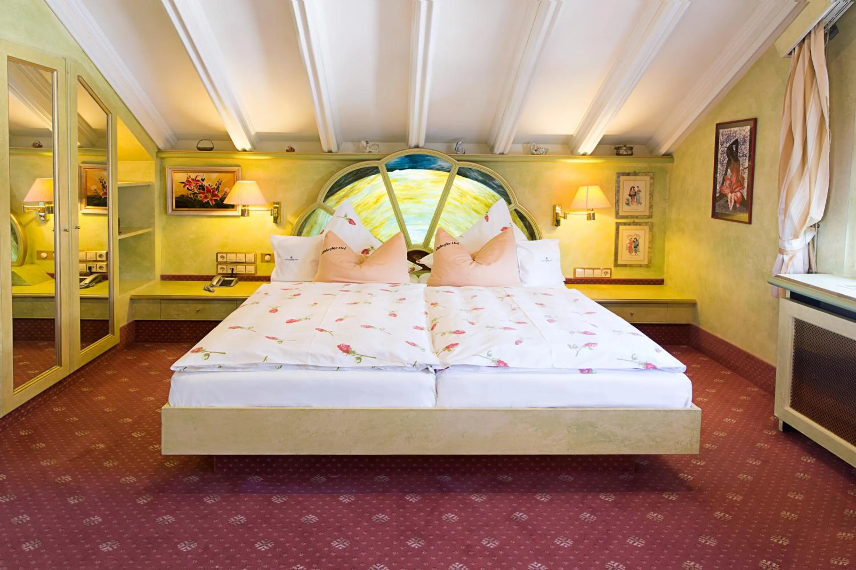 Bed in AKZENT Hotel Restaurant Altdorfer Hof