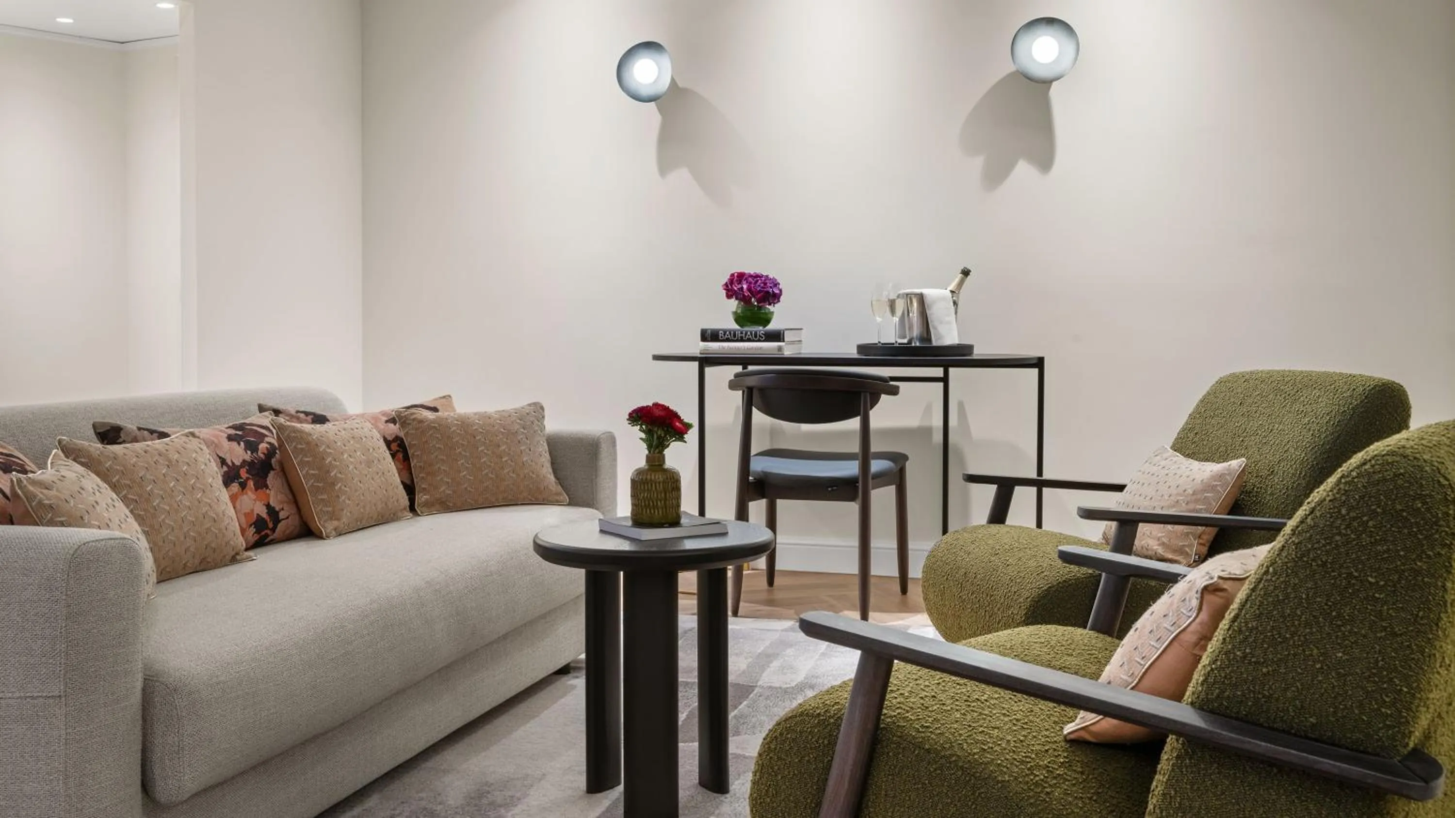 Seating area in Hotel Bristol Berlin