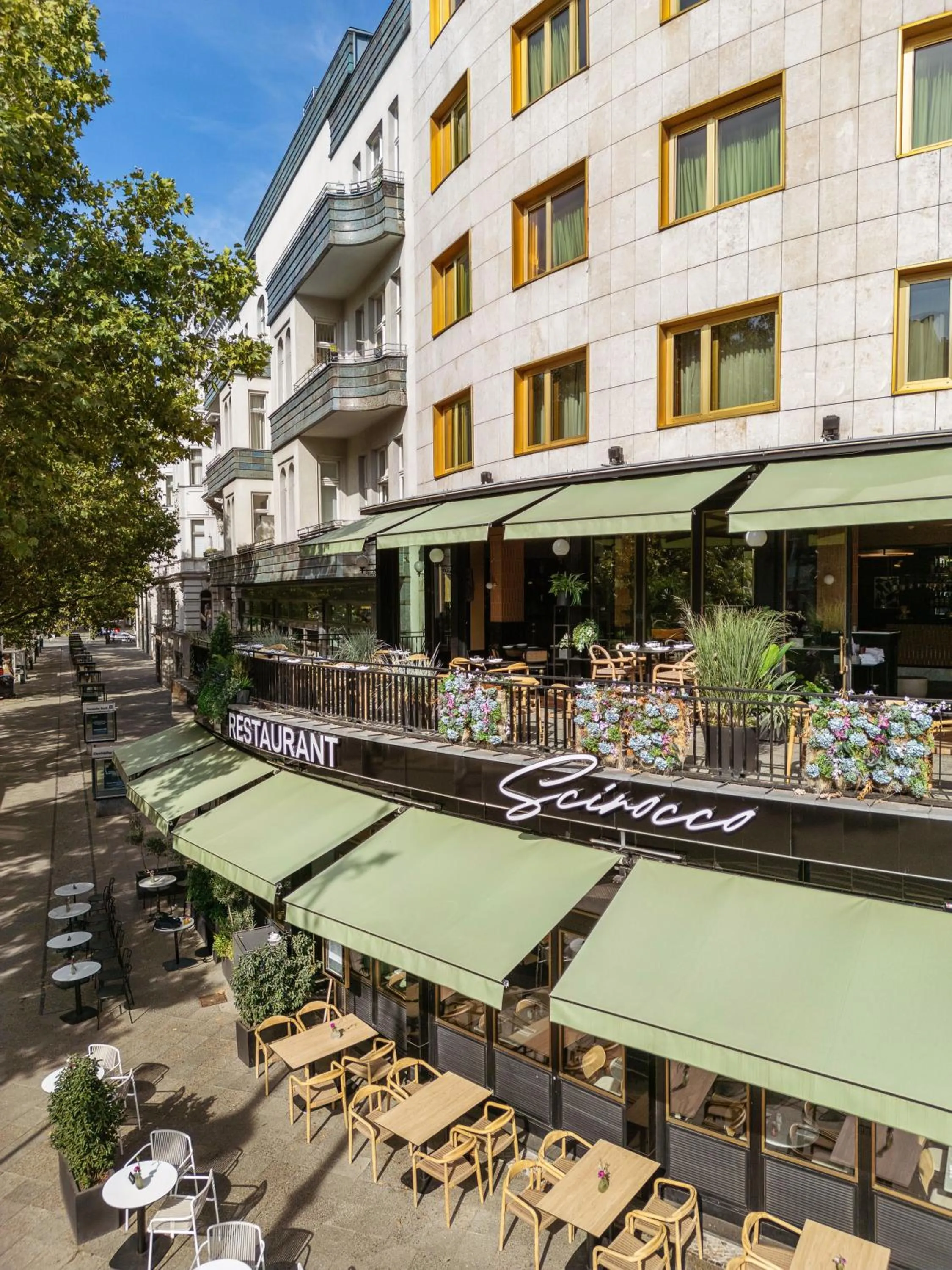 Restaurant/places to eat in Hotel Bristol Berlin