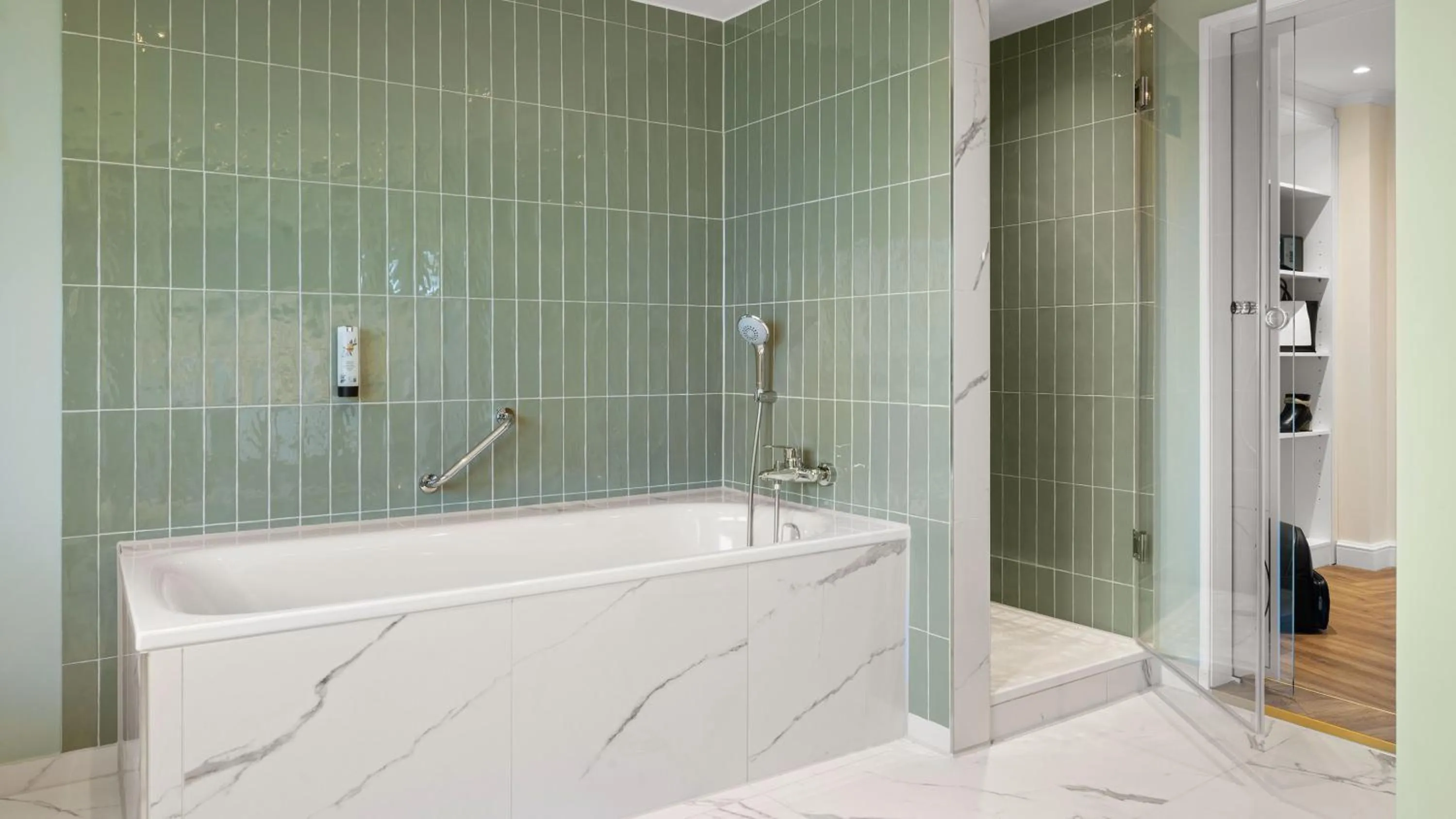 Photo of the whole room in Hotel Bristol Berlin