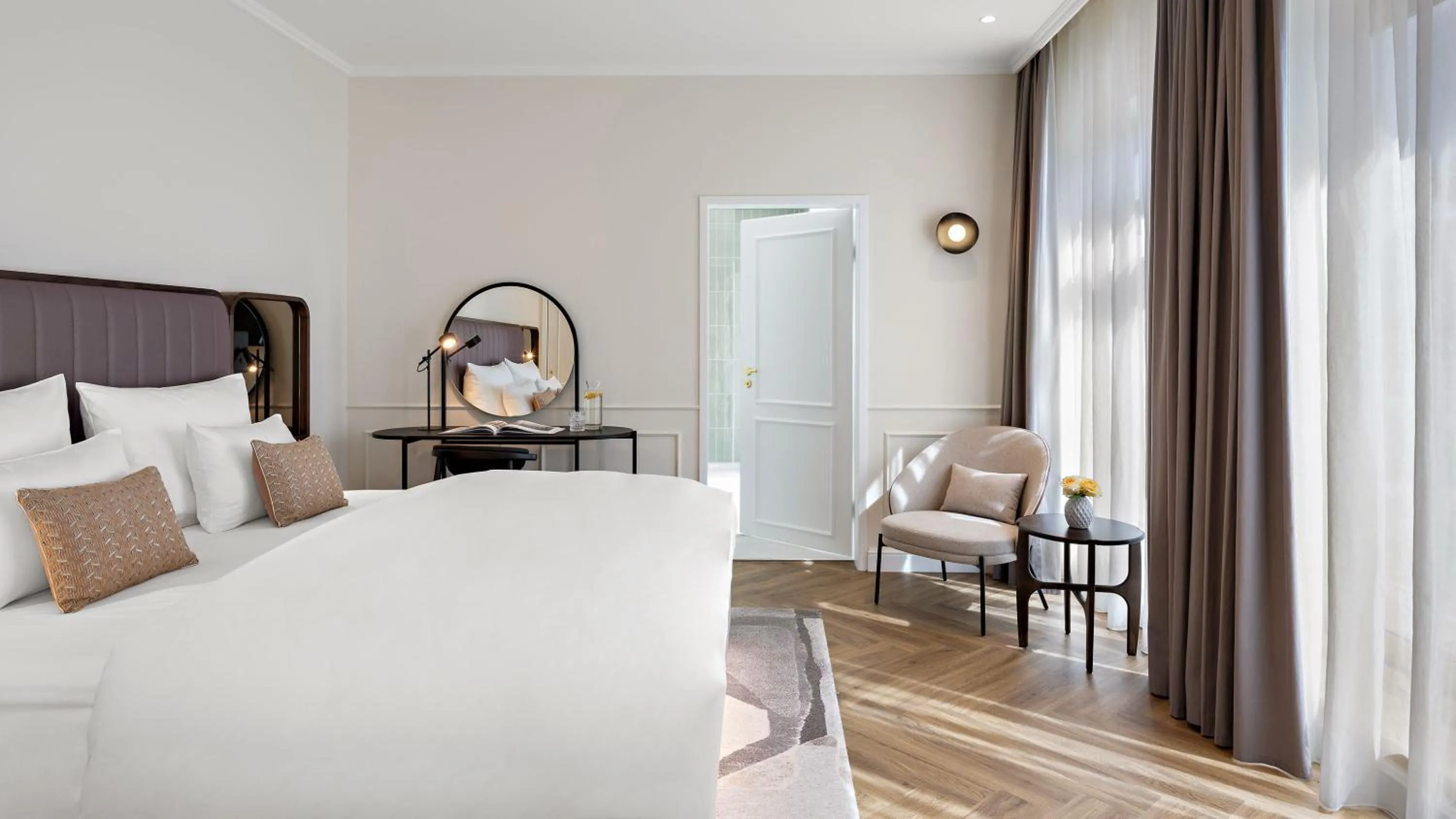 Photo of the whole room, Bed in Hotel Bristol Berlin