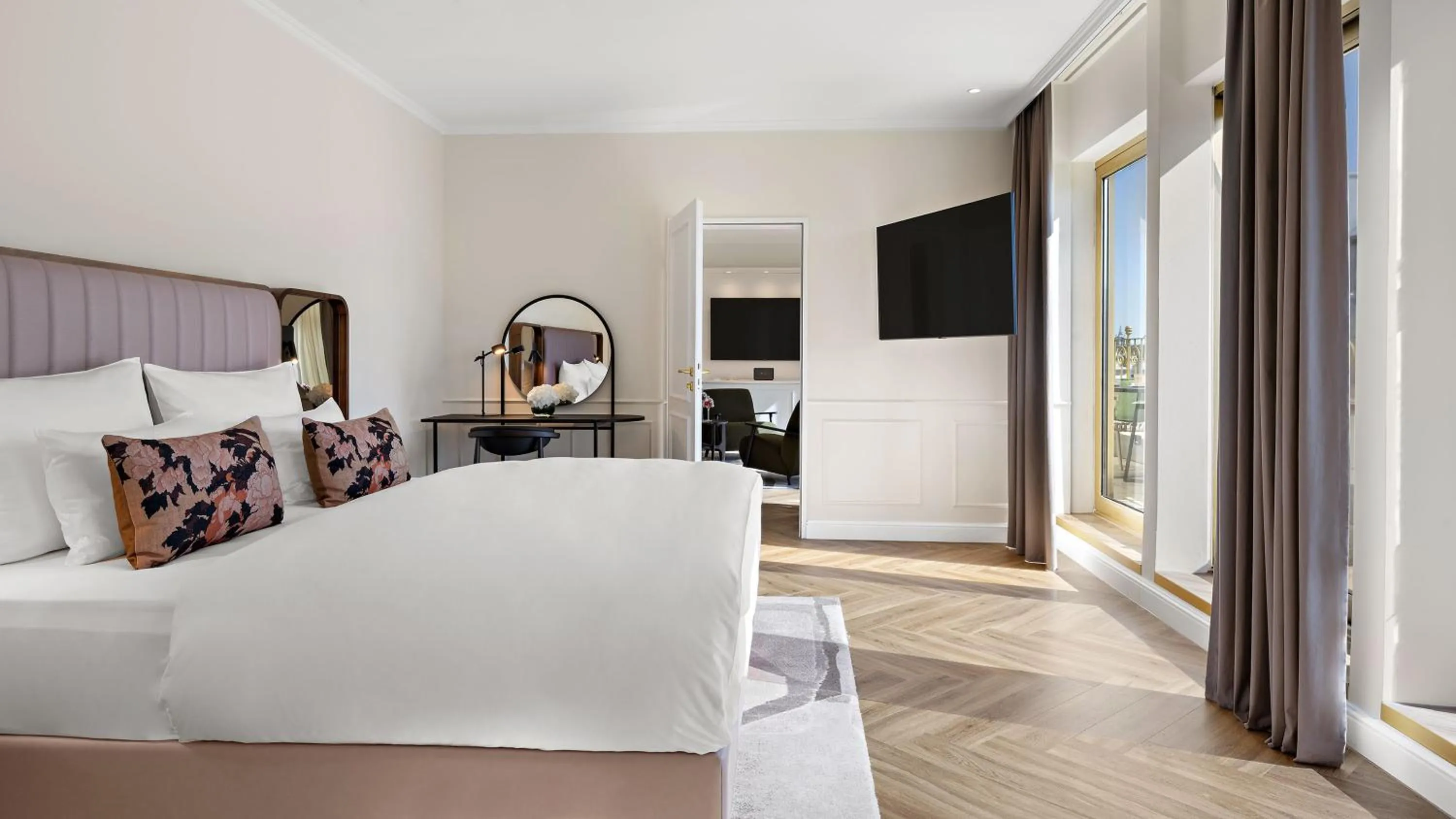 Bed in Hotel Bristol Berlin