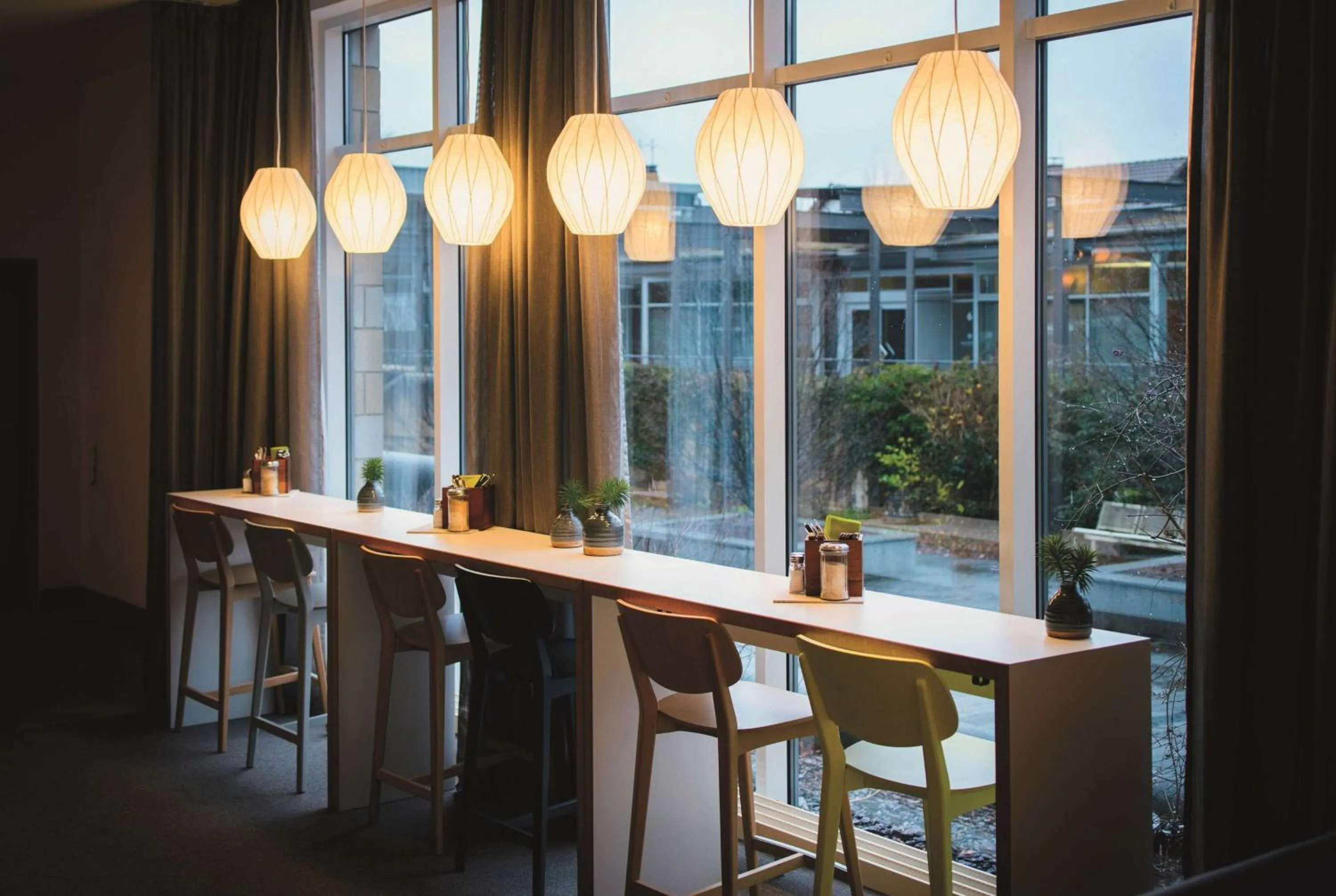 Lounge or bar in Vienna House Easy by Wyndham Bad Oeynhausen