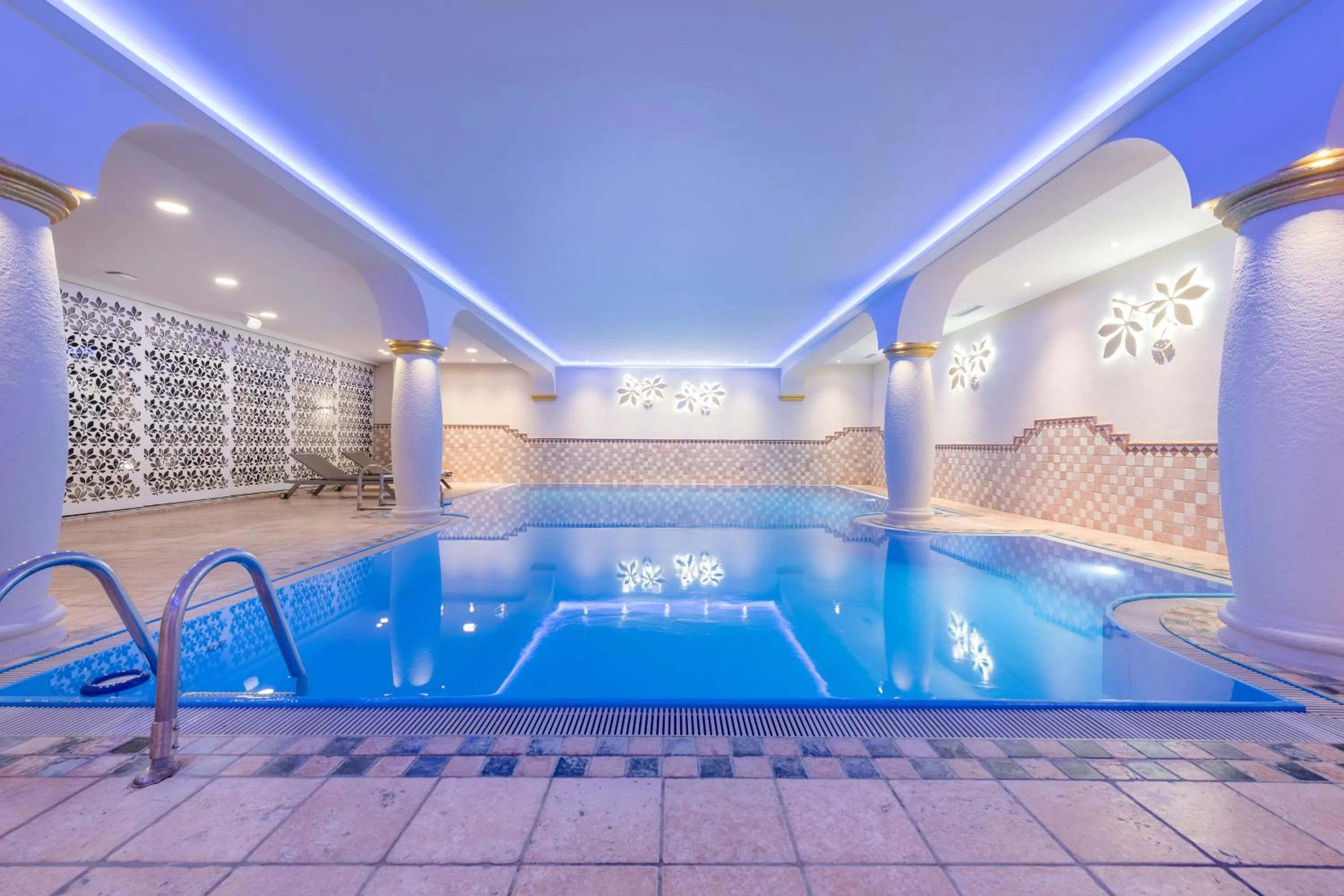 Swimming pool in MONDI Hotel Tscherms