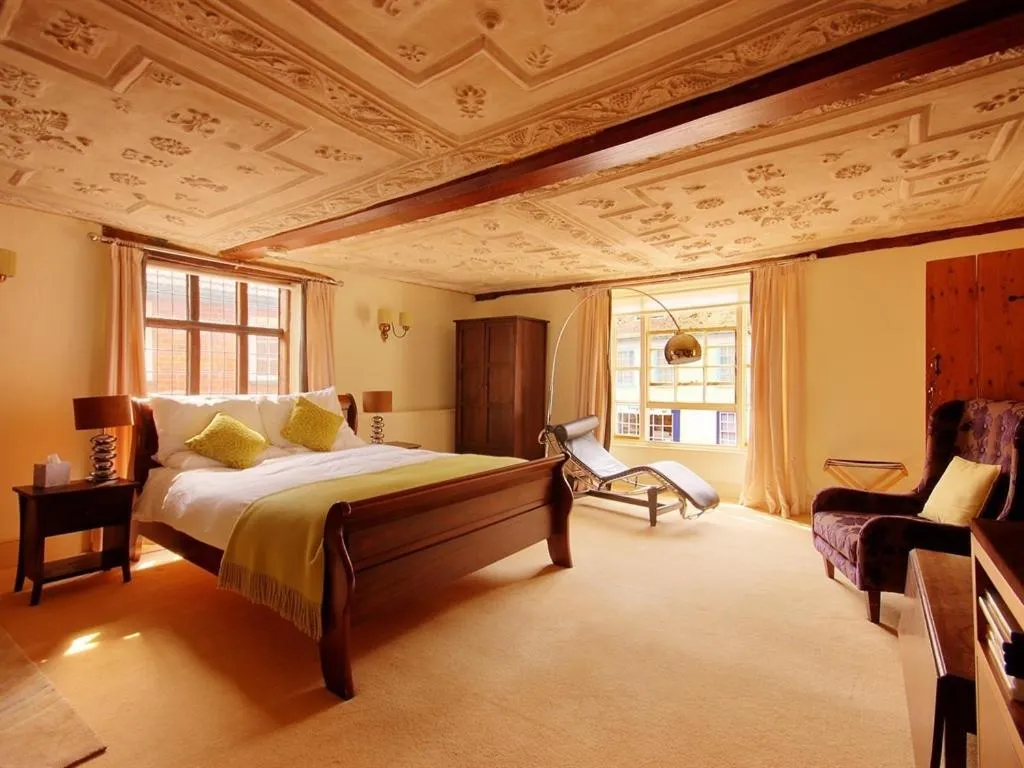 Bedroom, Bed in Sutherland House