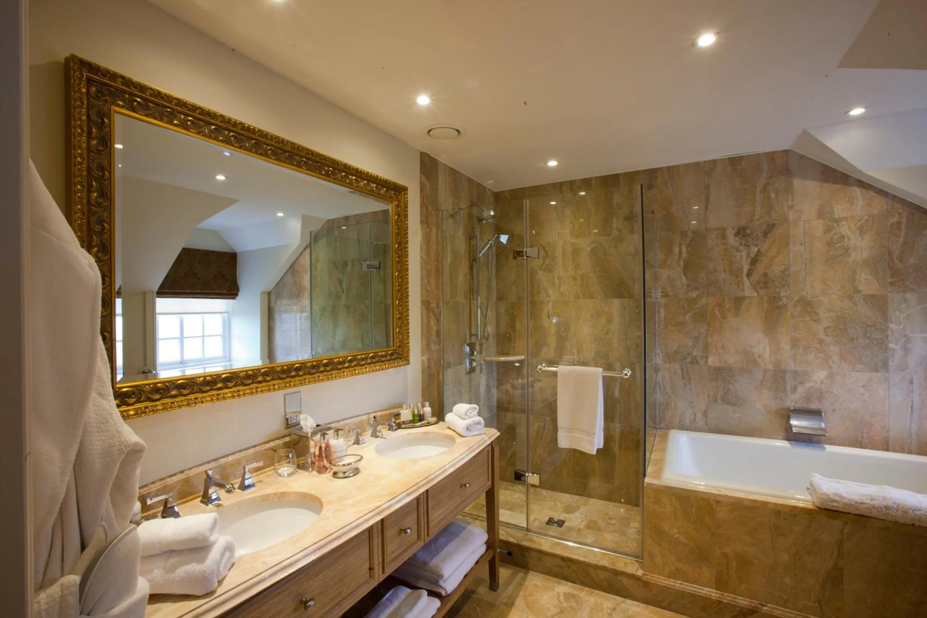 Bathroom in Trump MacLeod House & Lodge, Scotland