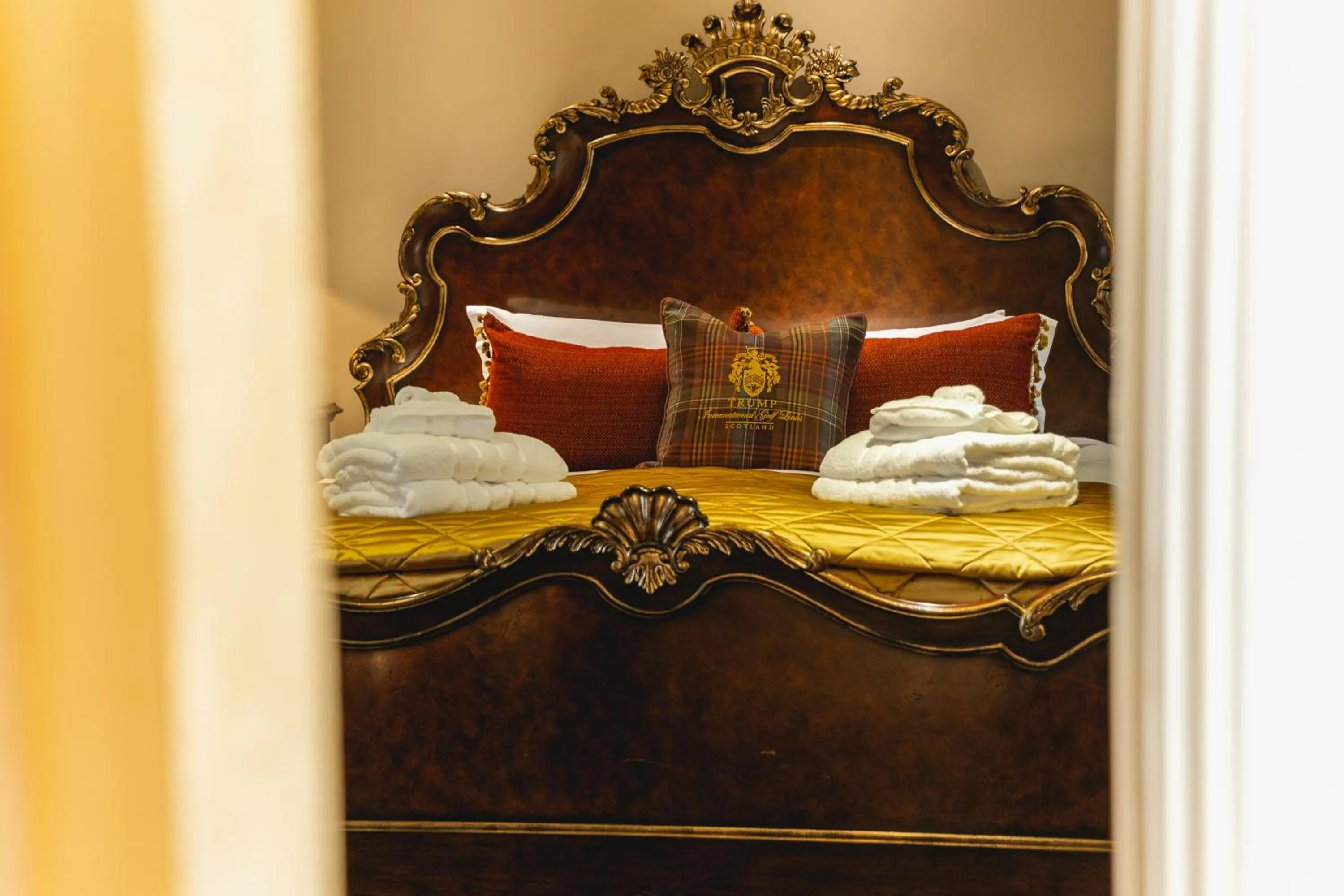 Bed in Trump MacLeod House & Lodge, Scotland