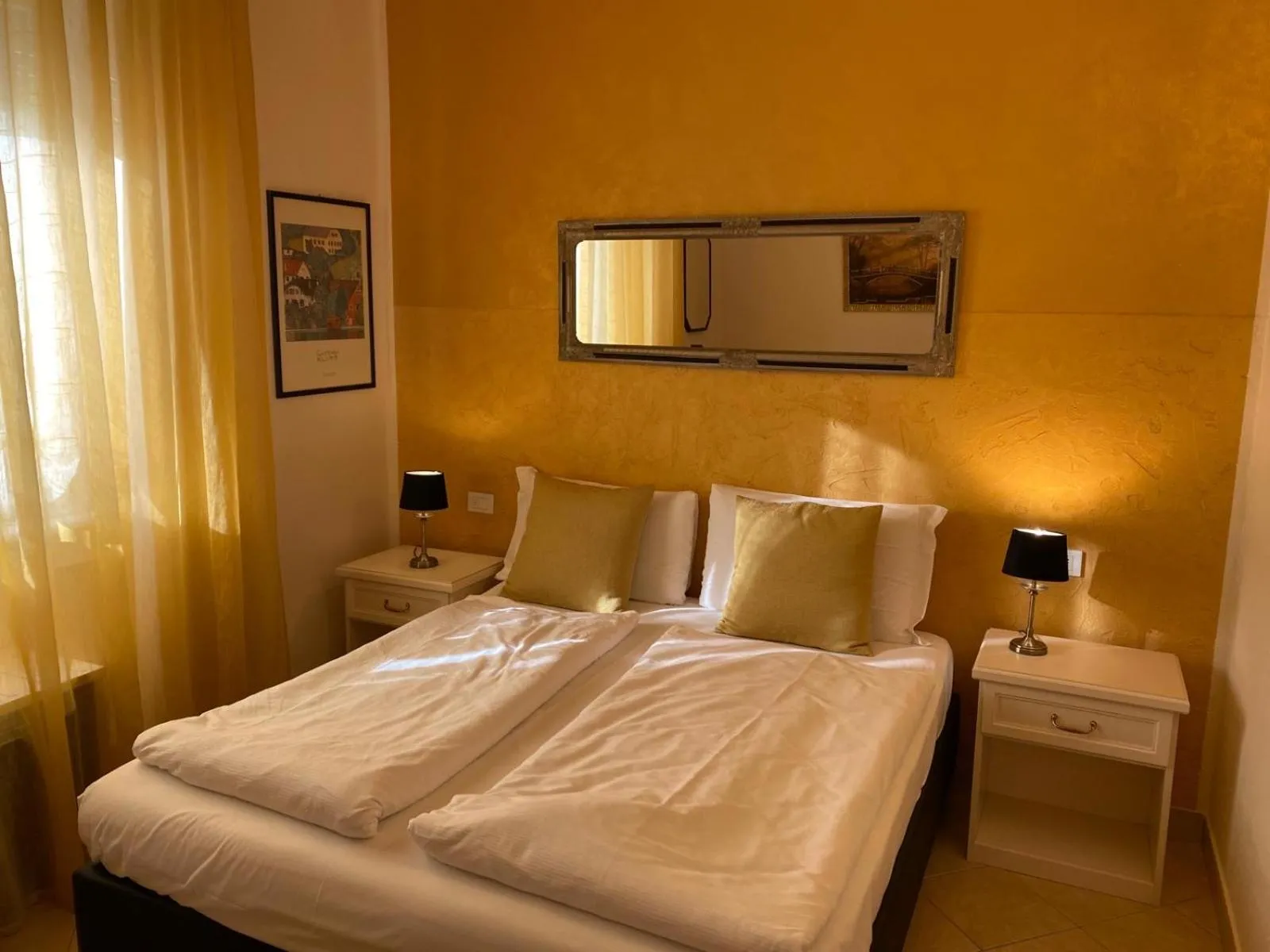 Large Double Room in Betty's House