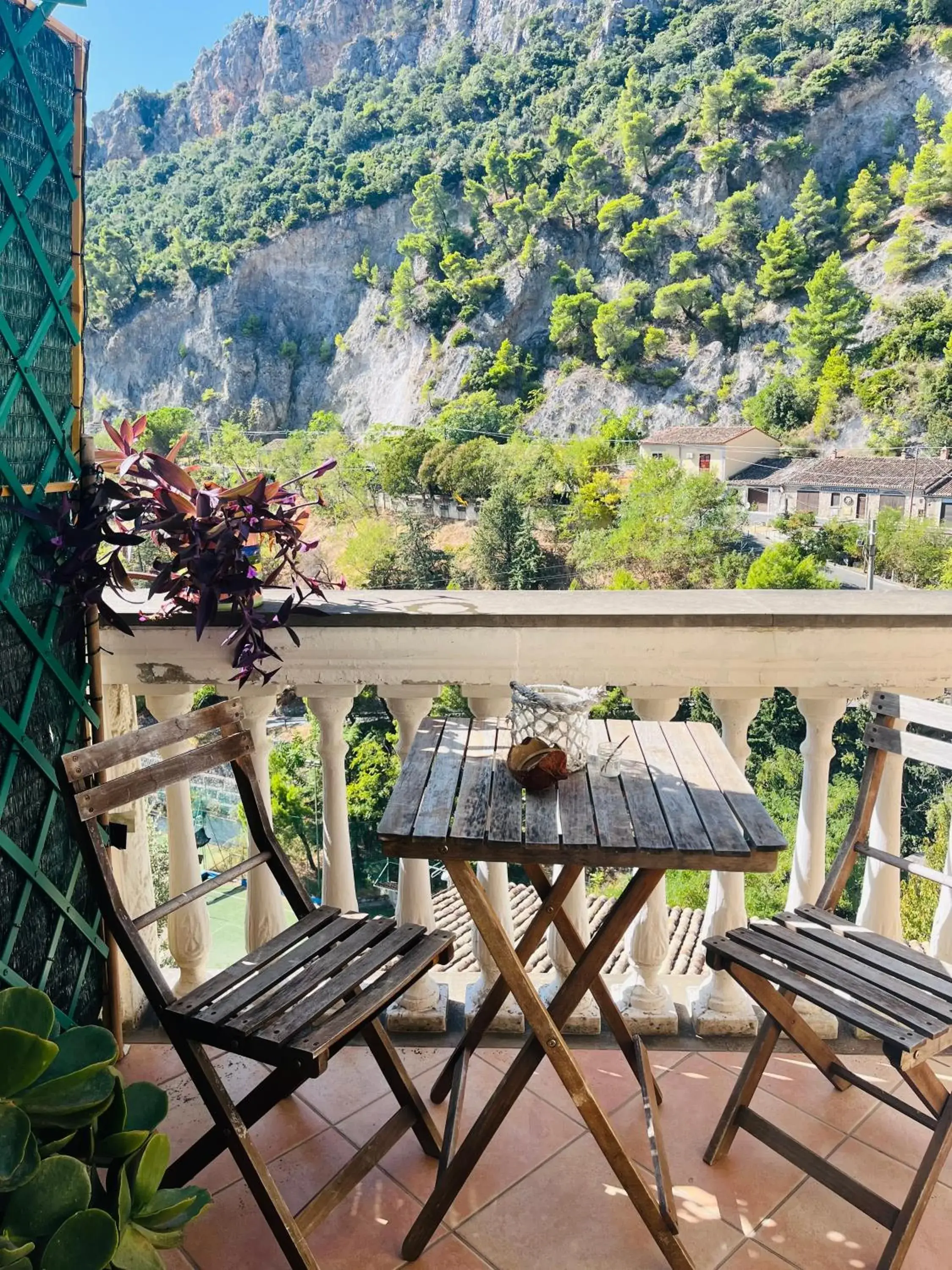 Triple Room with Private Bathroom in Le Terrazze Sul Pollino B&B Triple Room with Private Bathroom in Le Terrazze Sul Pollino B&B
