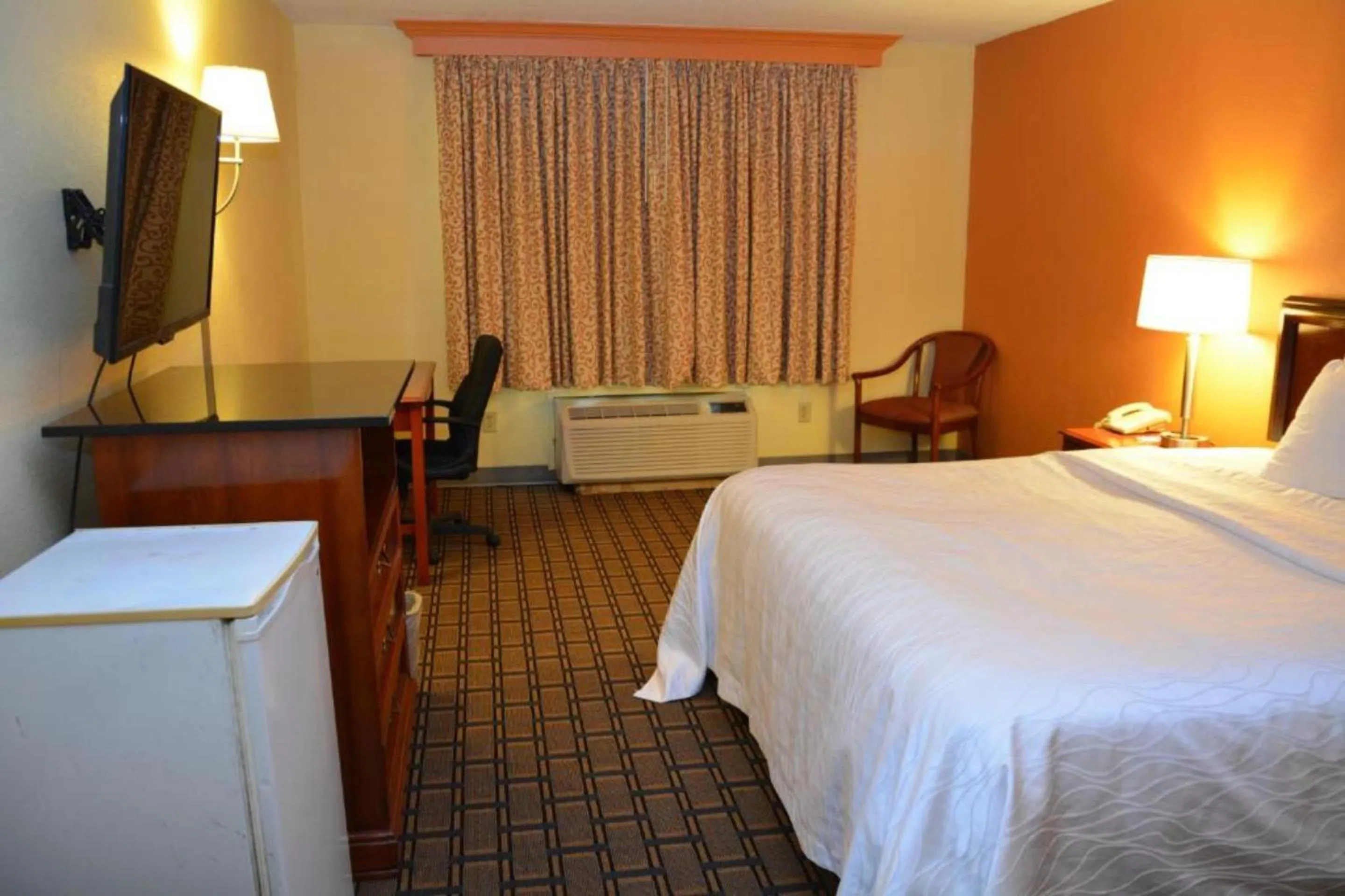 Bedroom, Bed in Buckeye Inn Express