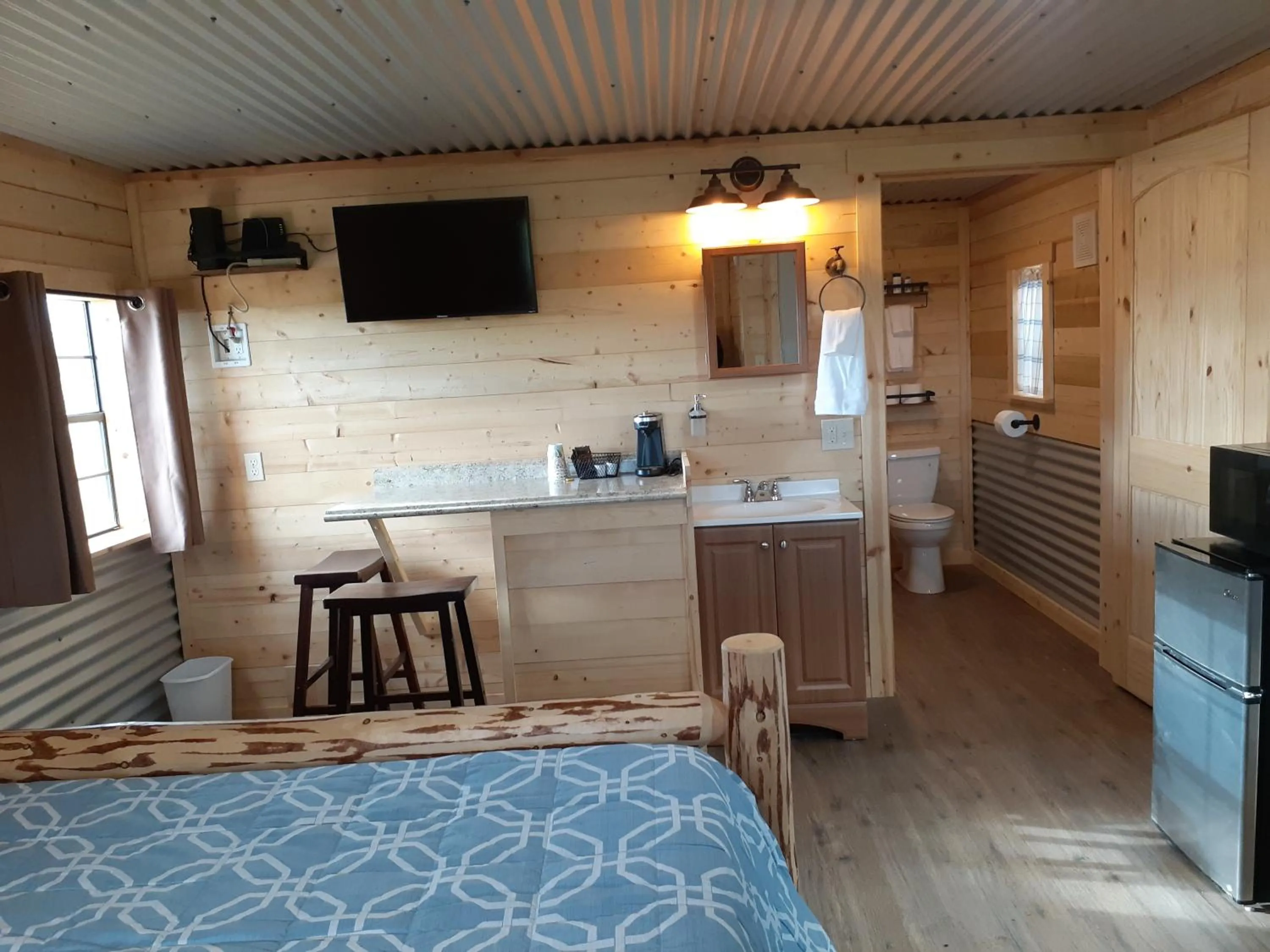 Bedroom, Bed in Glacier Acres Guest Ranch