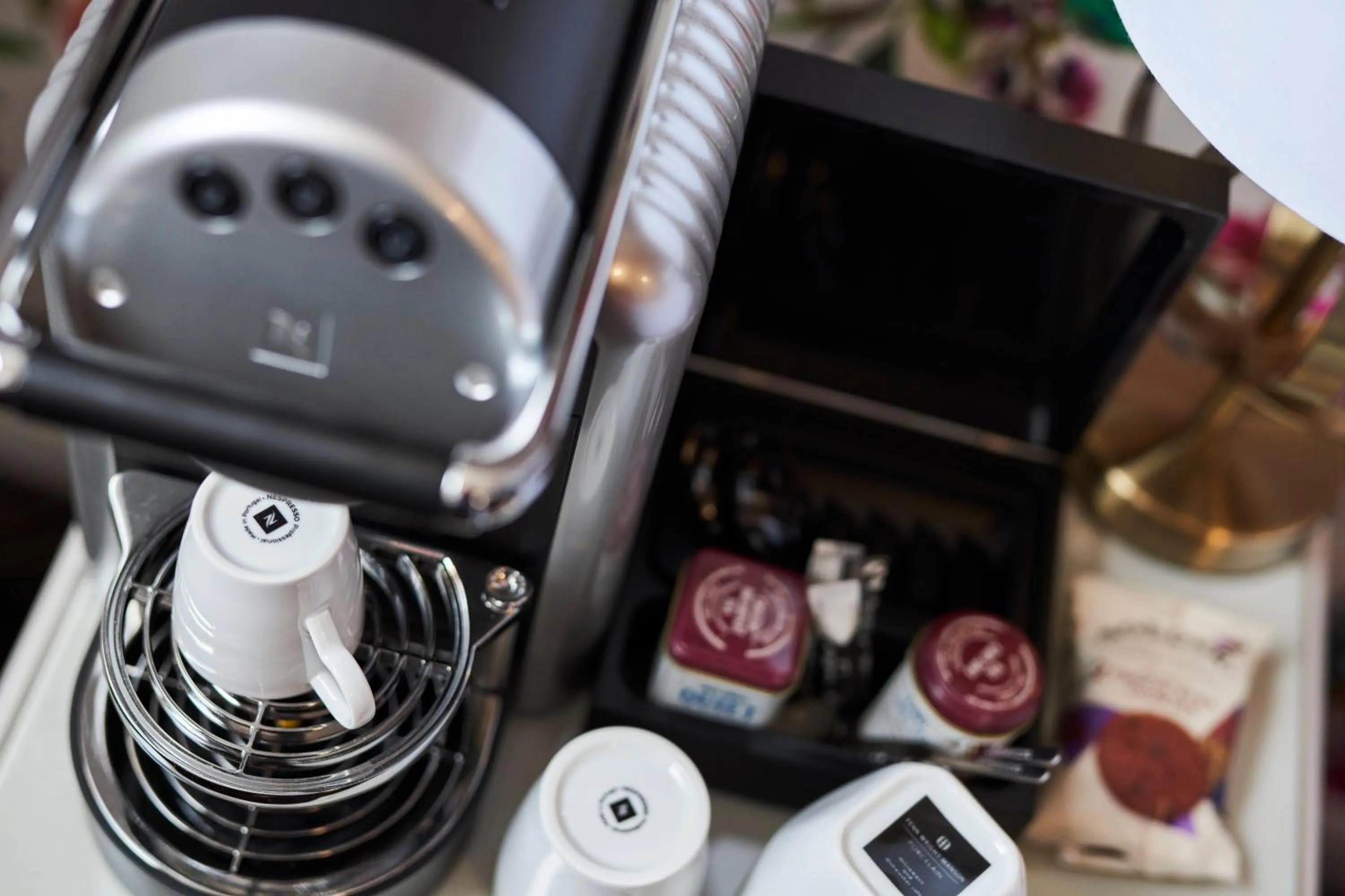 Coffee/tea facilities in Quilt and Croissants Guest House