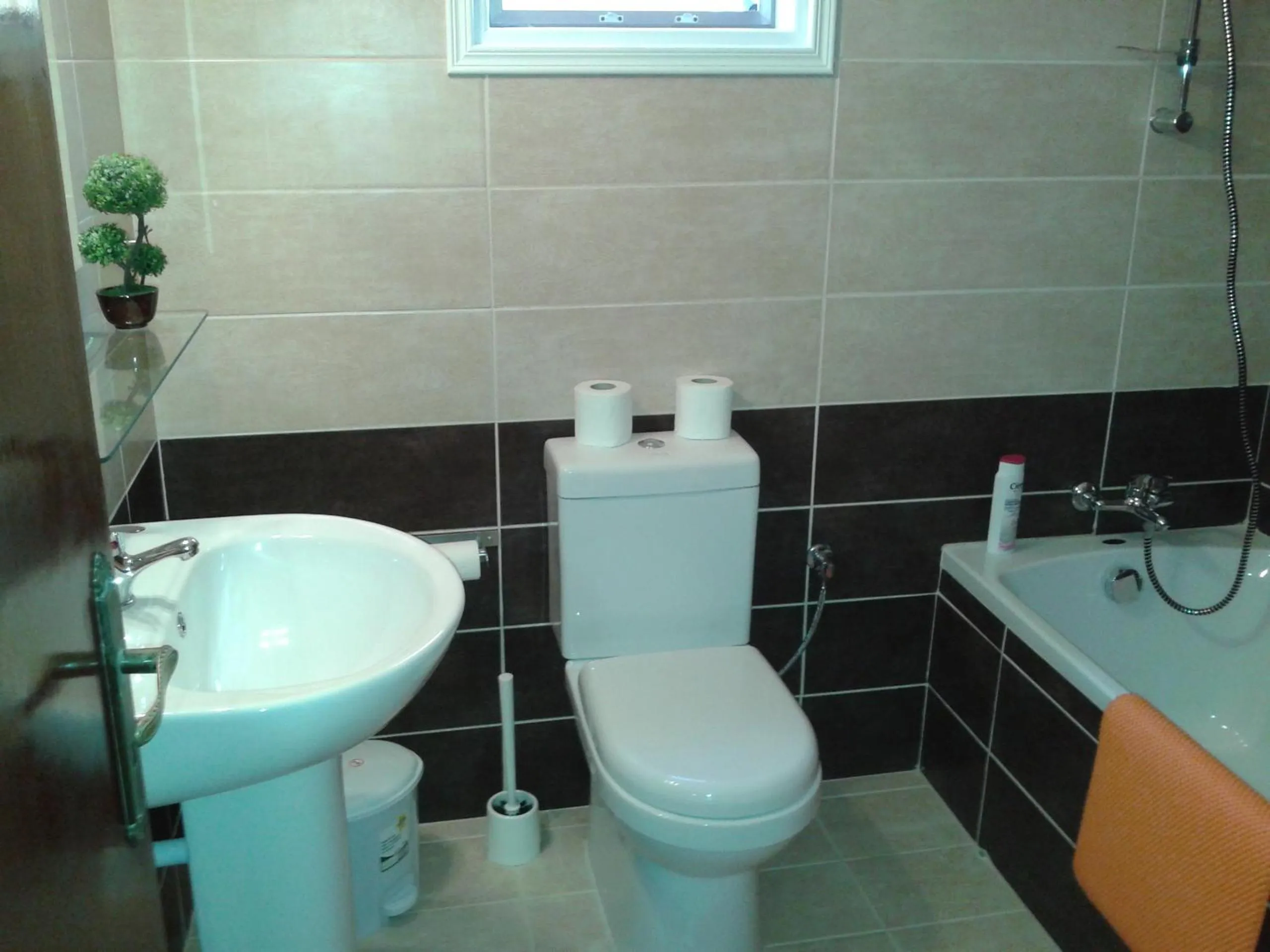 Bathroom in Elenapa Holiday Apartments