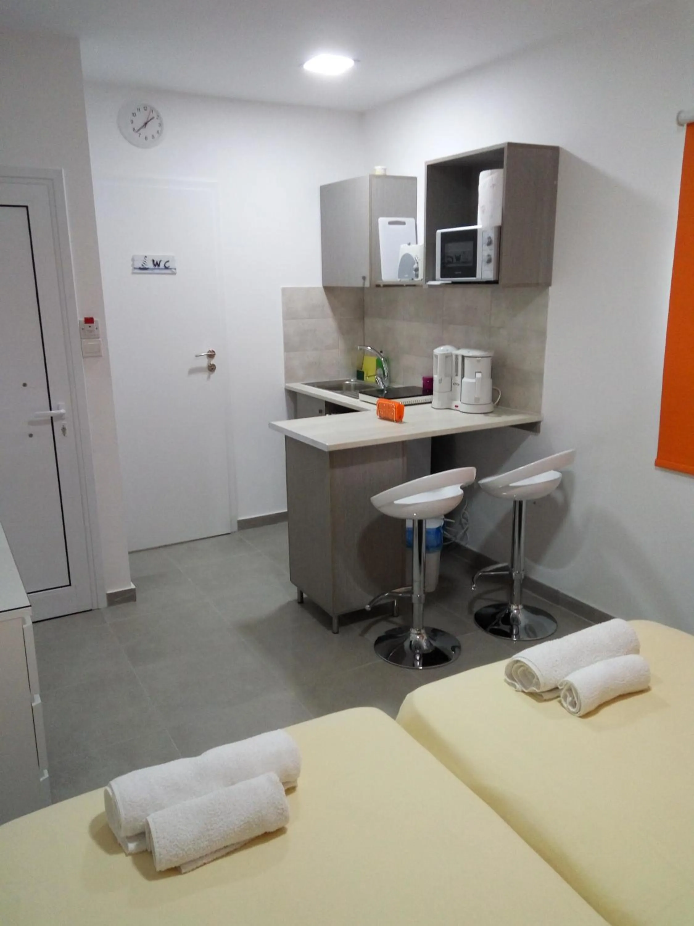 Kitchen or kitchenette, Bed in Elenapa Holiday Apartments