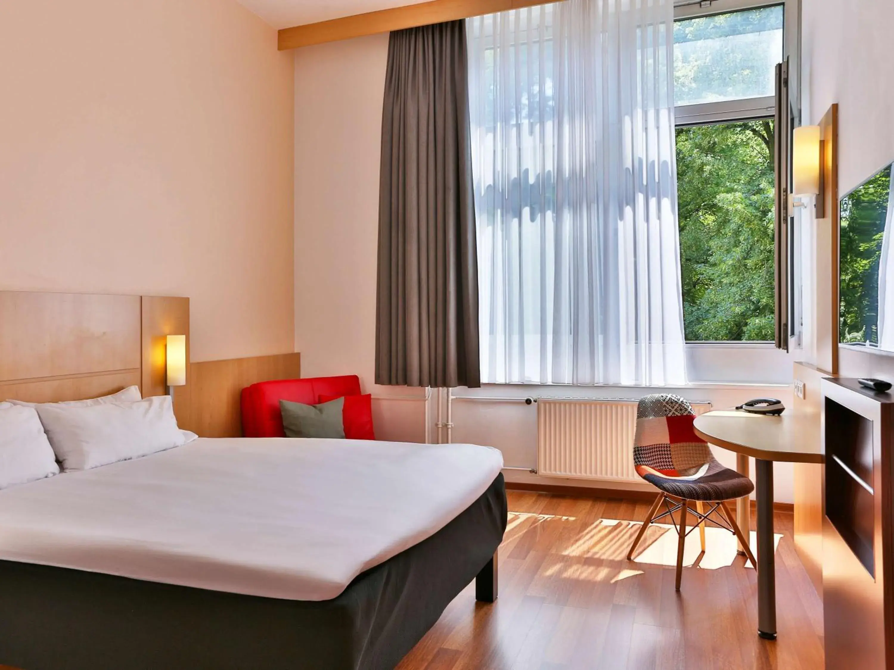 Bedroom, Bed in ibis Berlin City Süd Bedroom, Bed in ibis Berlin City Süd
