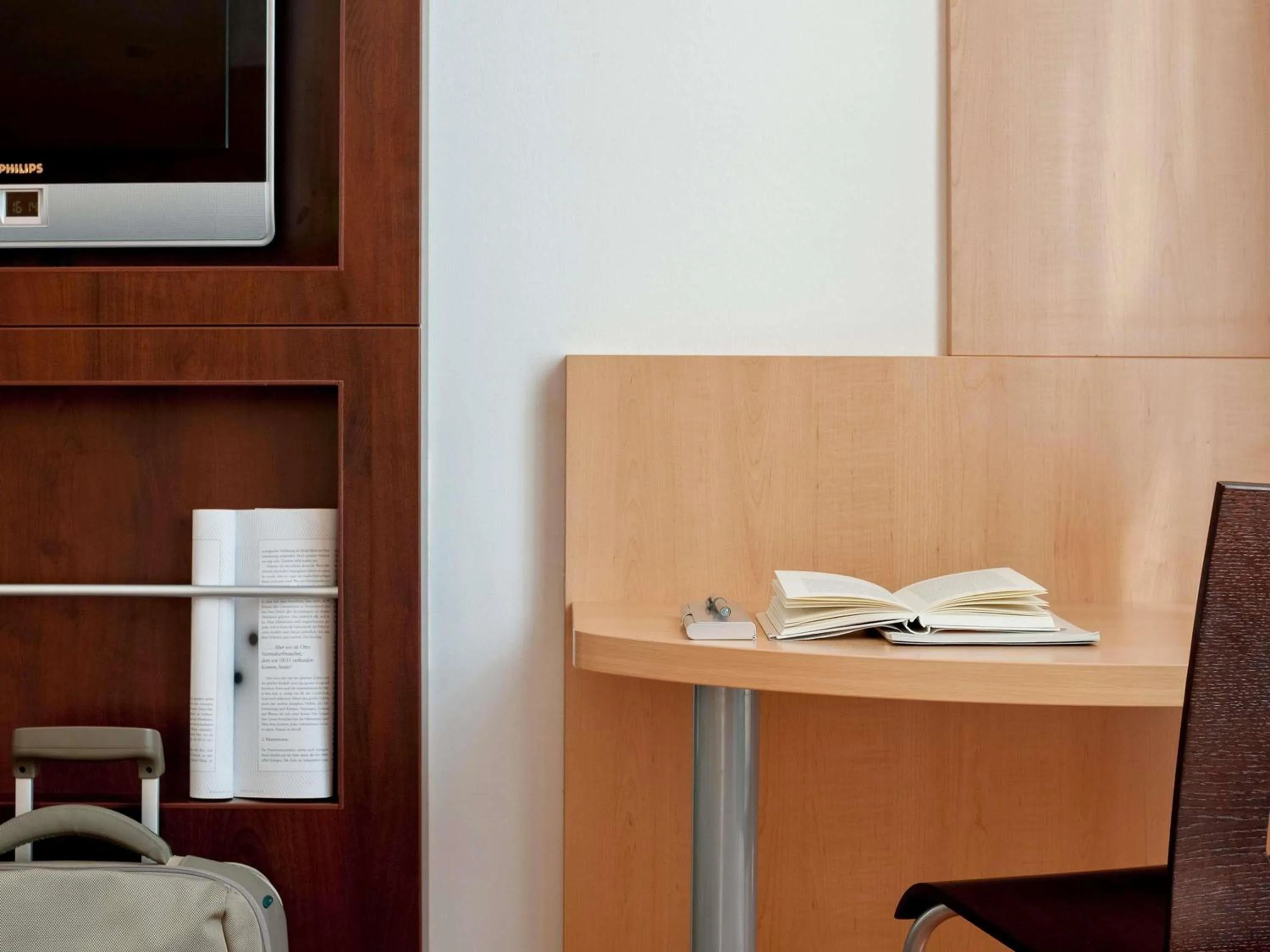 Bedroom in ibis Berlin City Süd