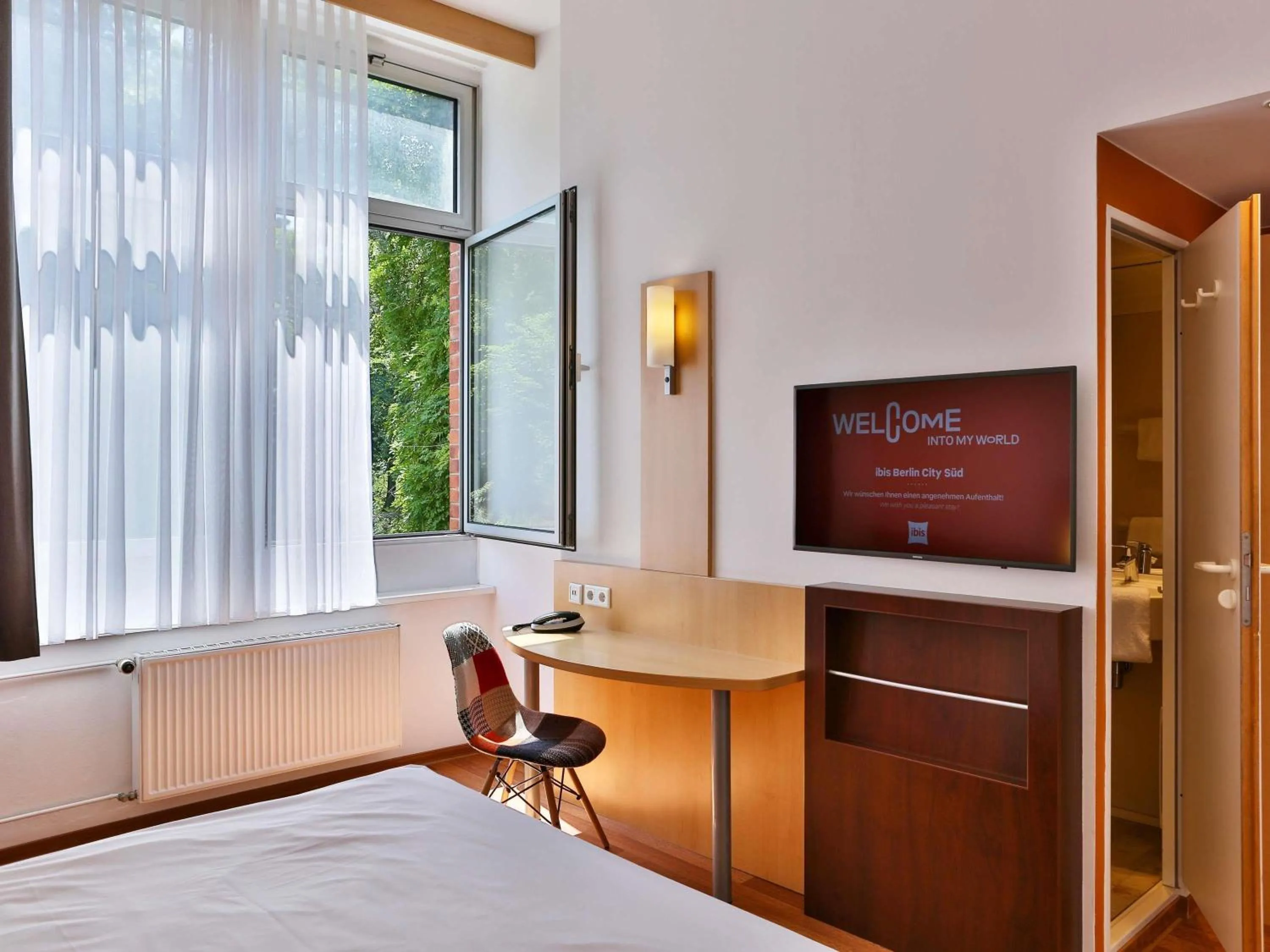 Bedroom, Bed in ibis Berlin City Süd