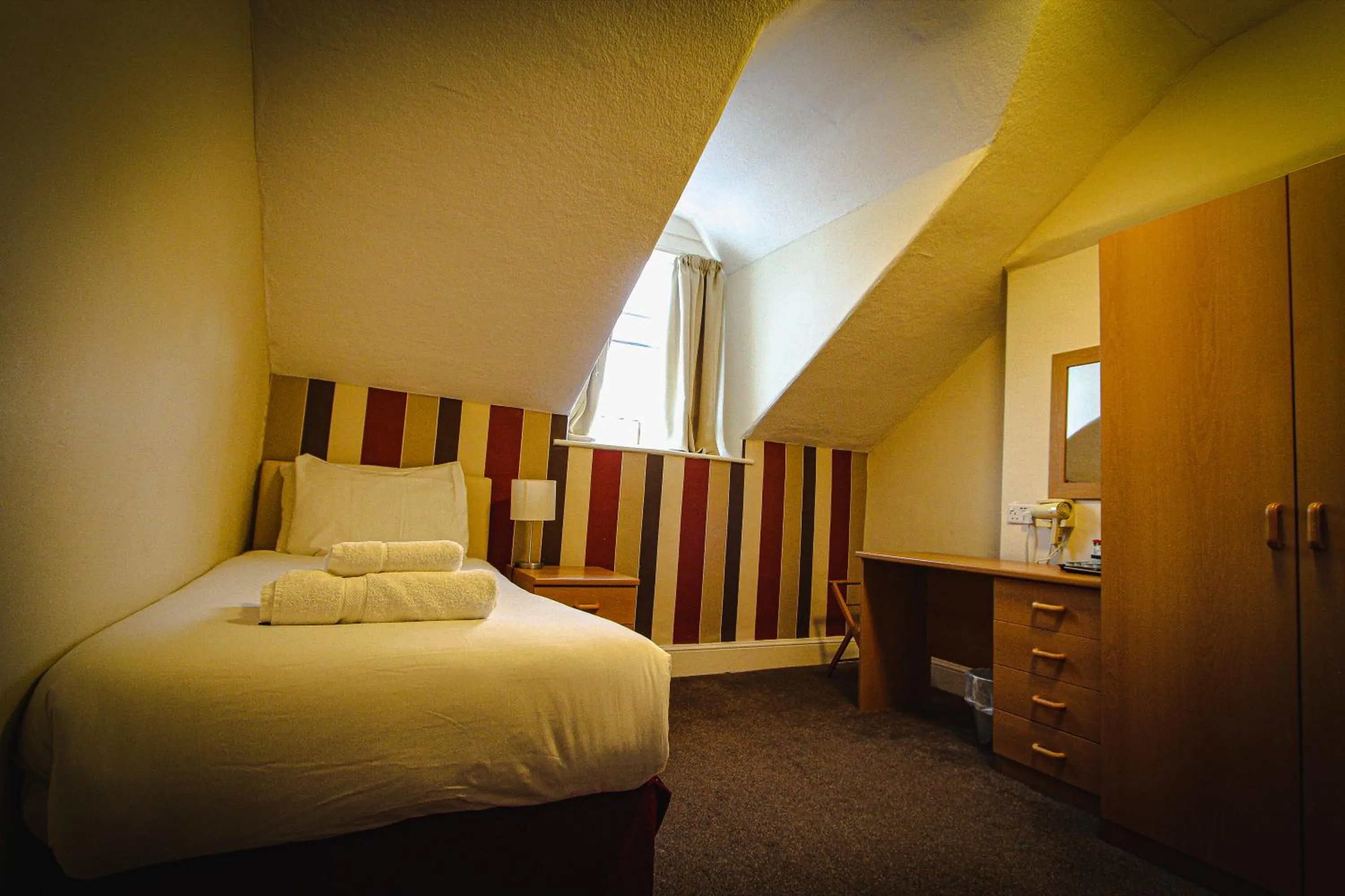 Bedroom, Bed in Chatsworth House Hotel