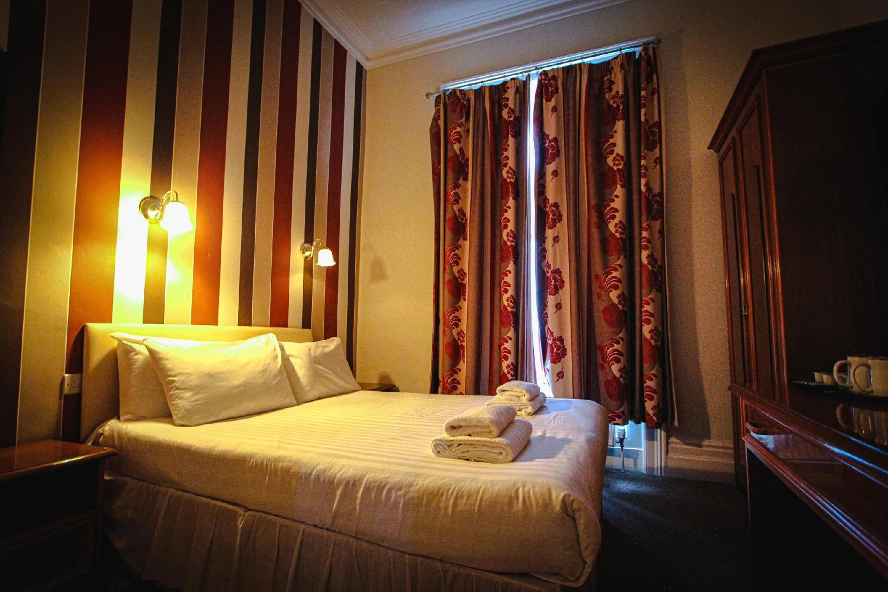 Bedroom, Bed in Chatsworth House Hotel