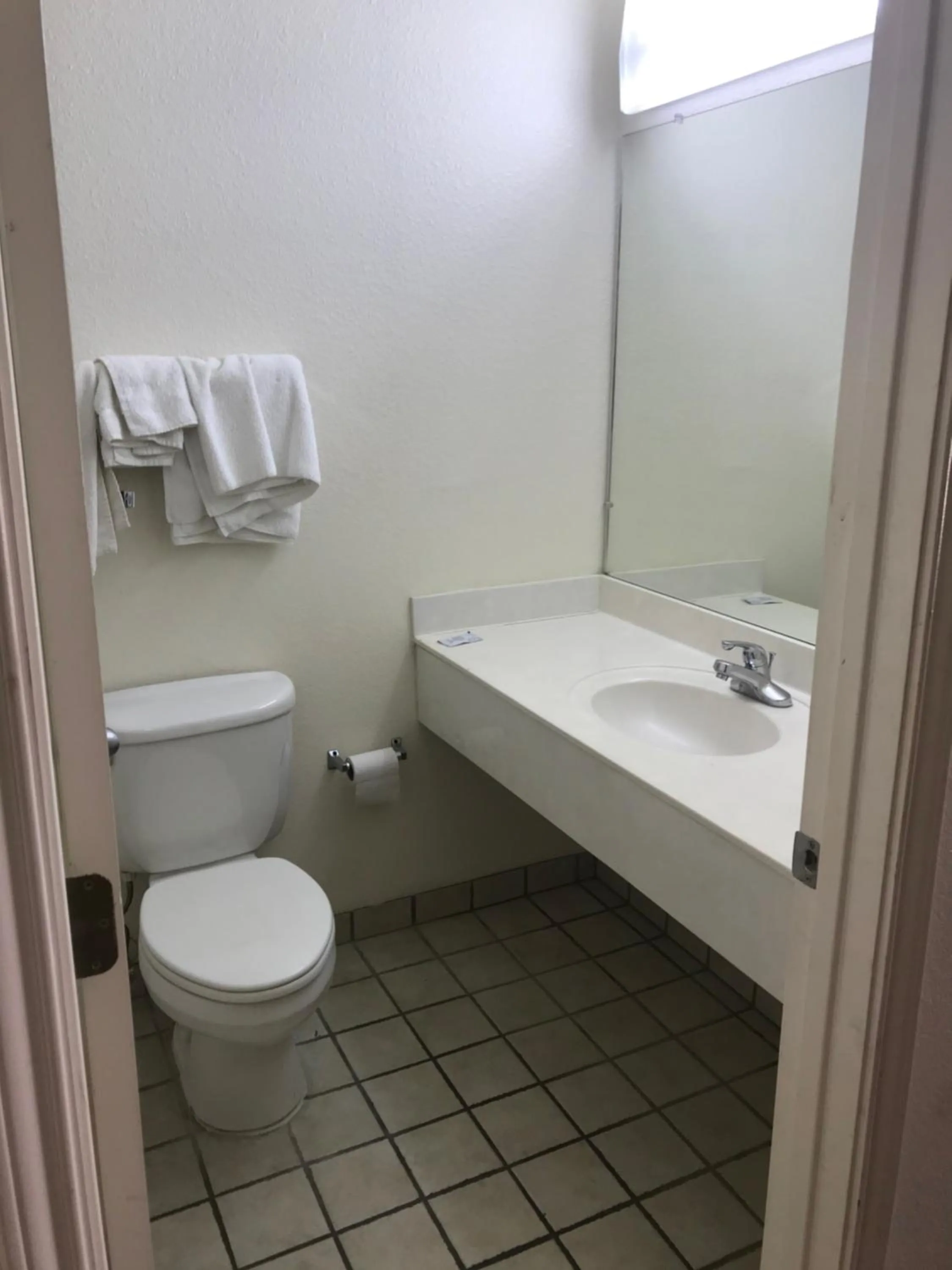 Bathroom in COUNTRY INN MOTEL