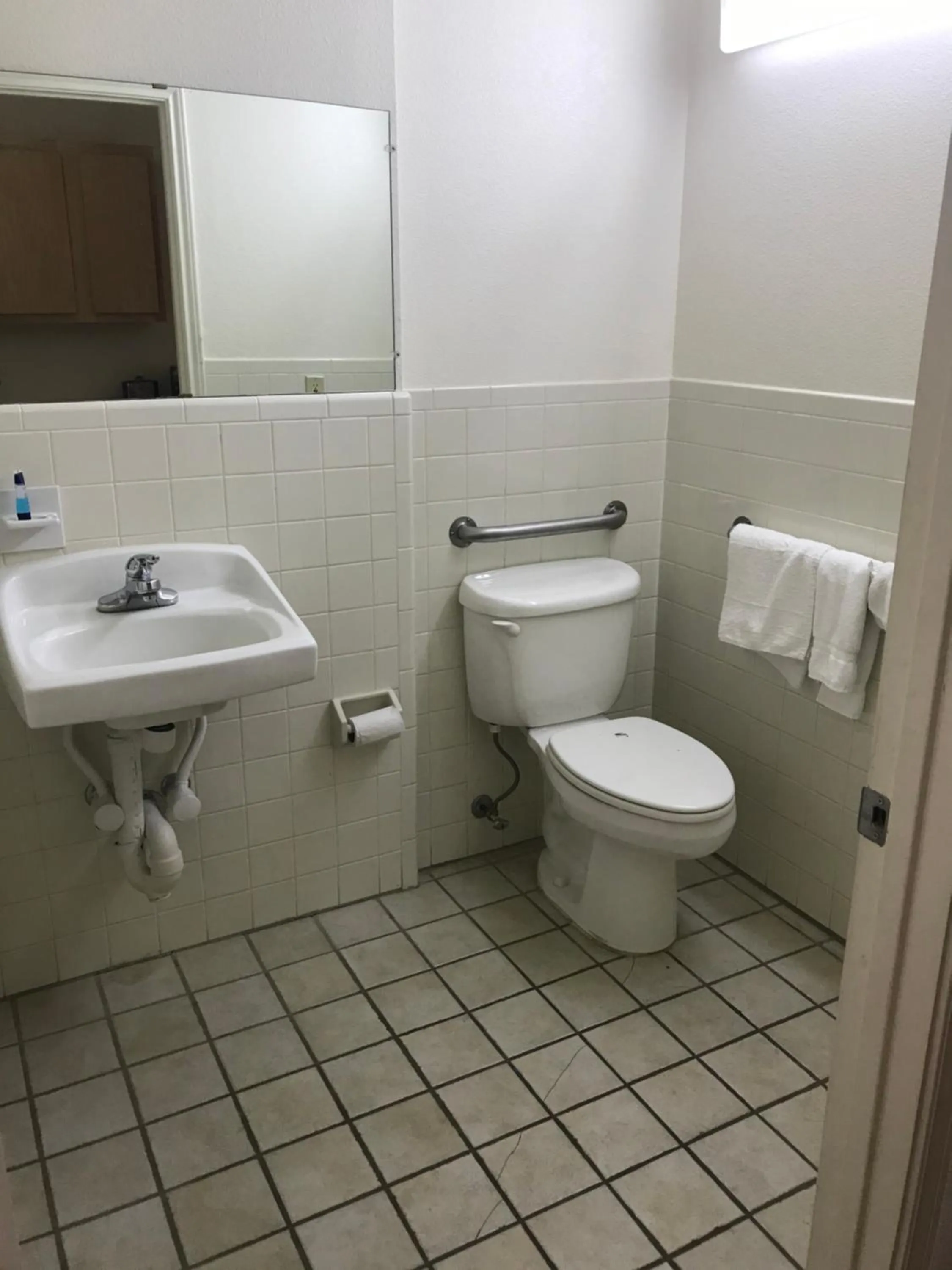 Bathroom in COUNTRY INN MOTEL