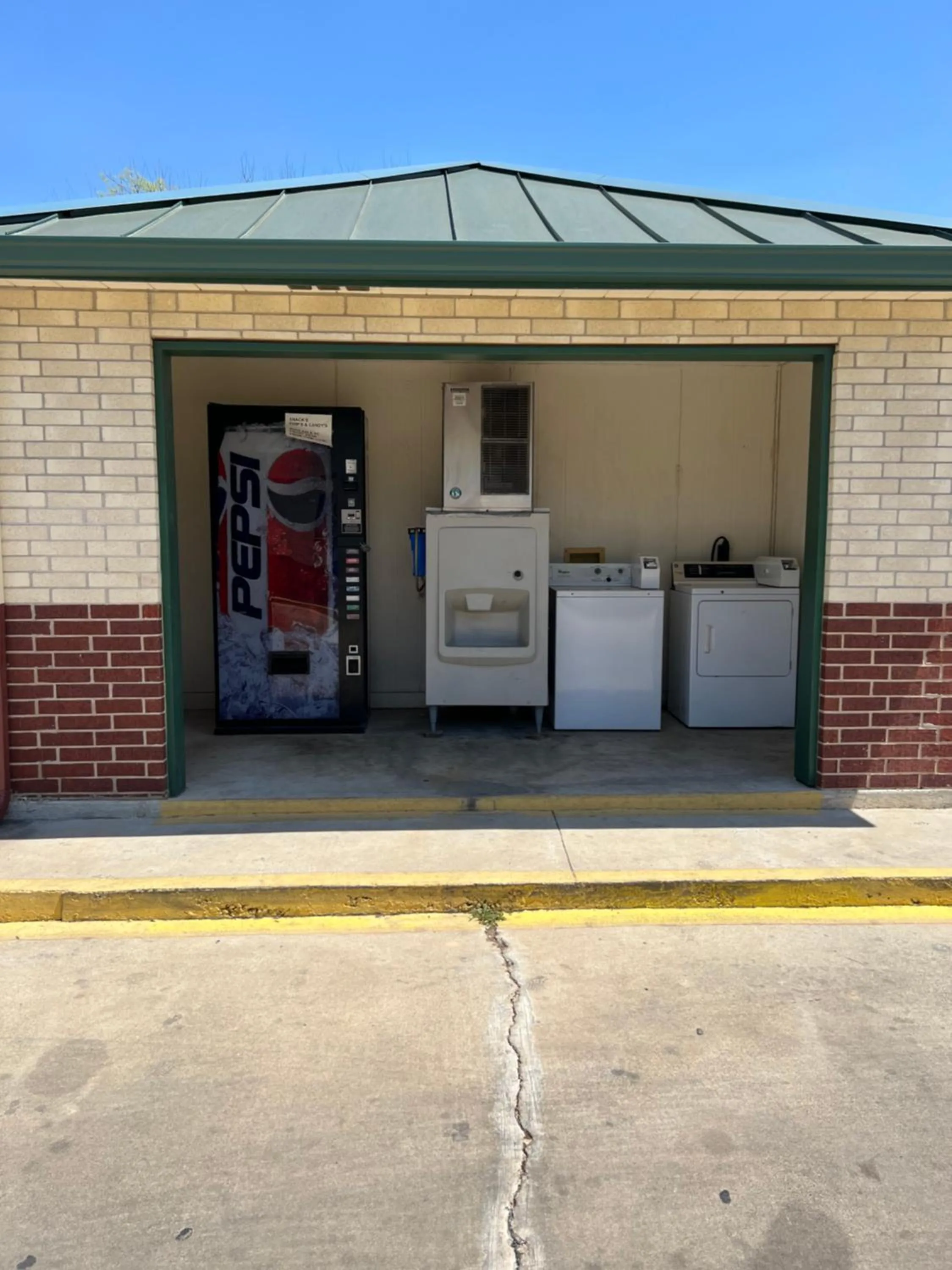 vending machine in COUNTRY INN MOTEL