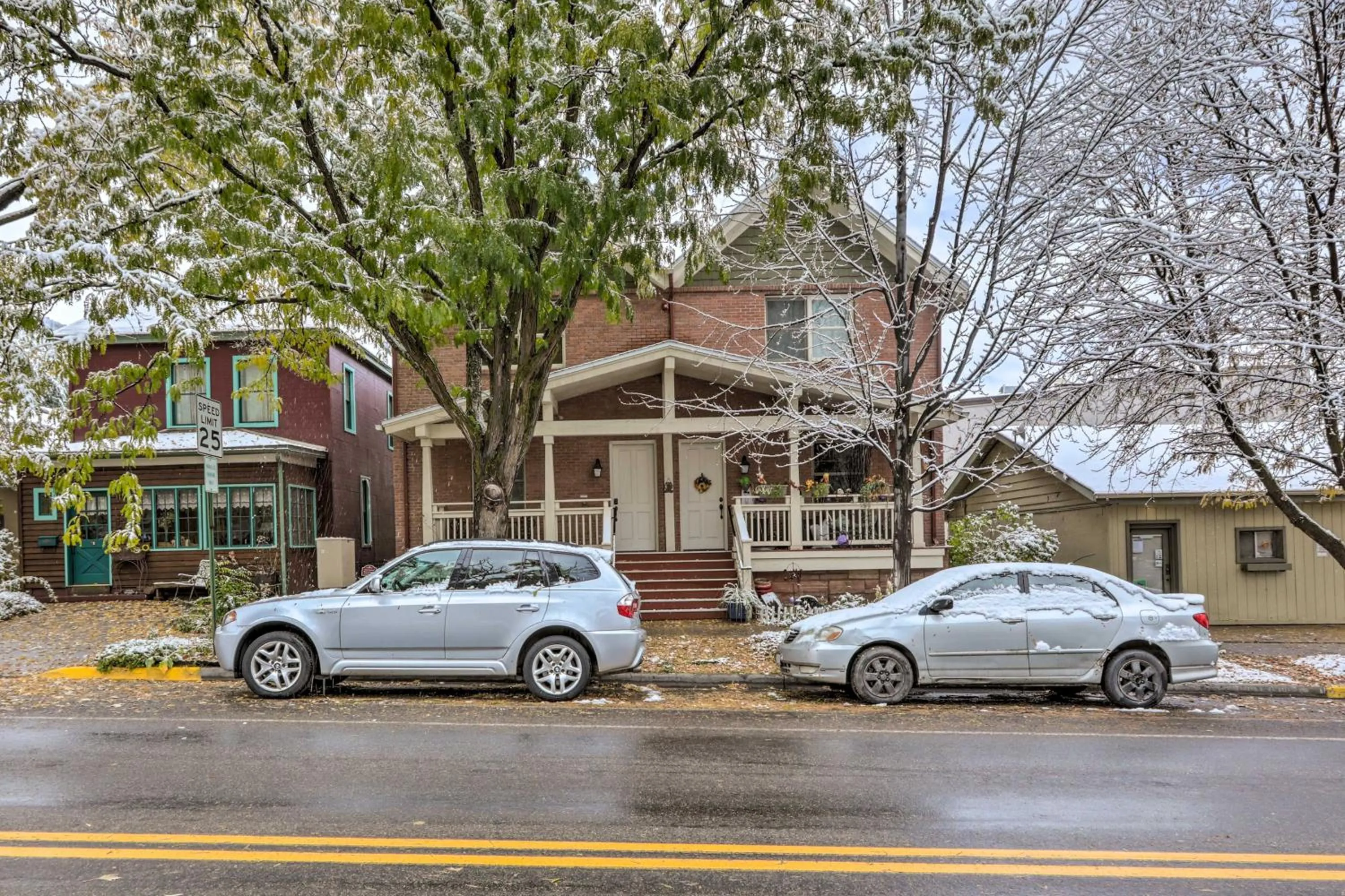 Cozy Central Glenwood Springs Condo with 2 Decks!