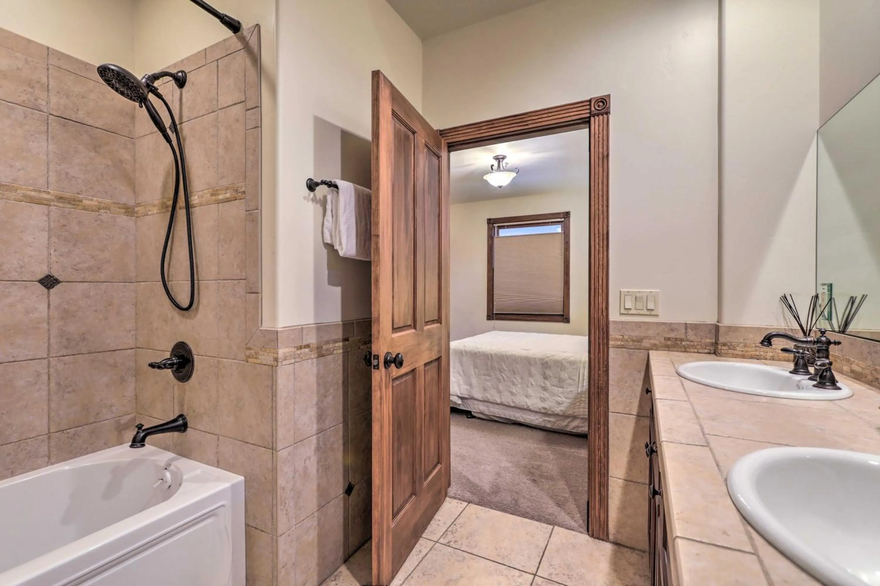 Cozy Central Glenwood Springs Condo with 2 Decks!