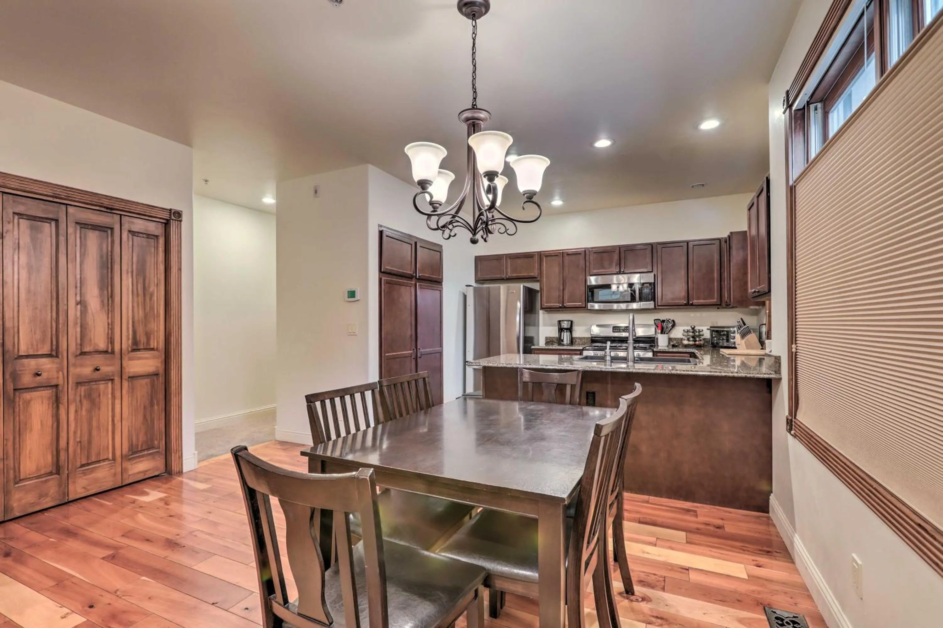 Cozy Central Glenwood Springs Condo with 2 Decks!