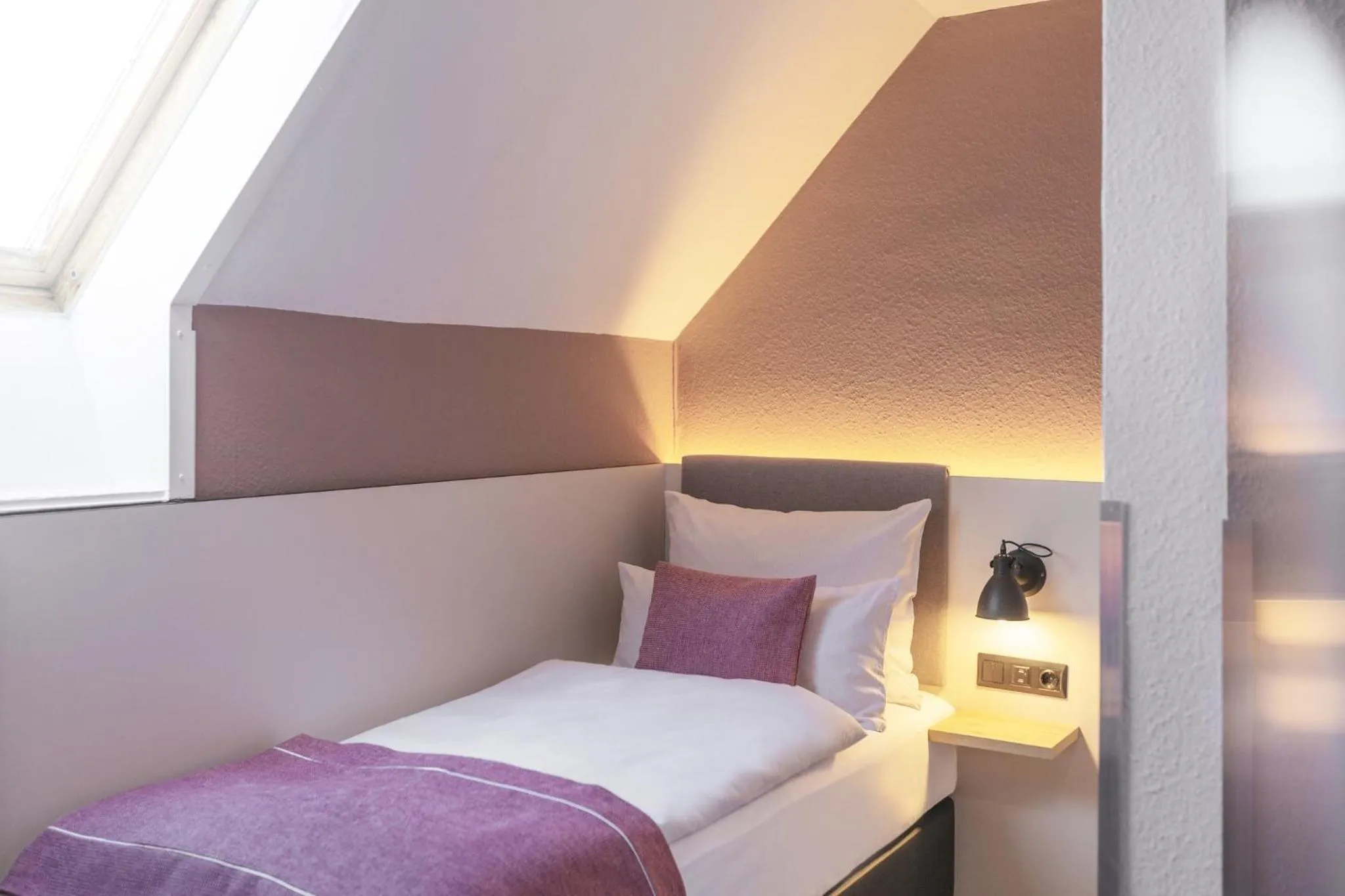 Photo of the whole room, Bed in Garner Hotel Berlin - Ku'Damm by IHG