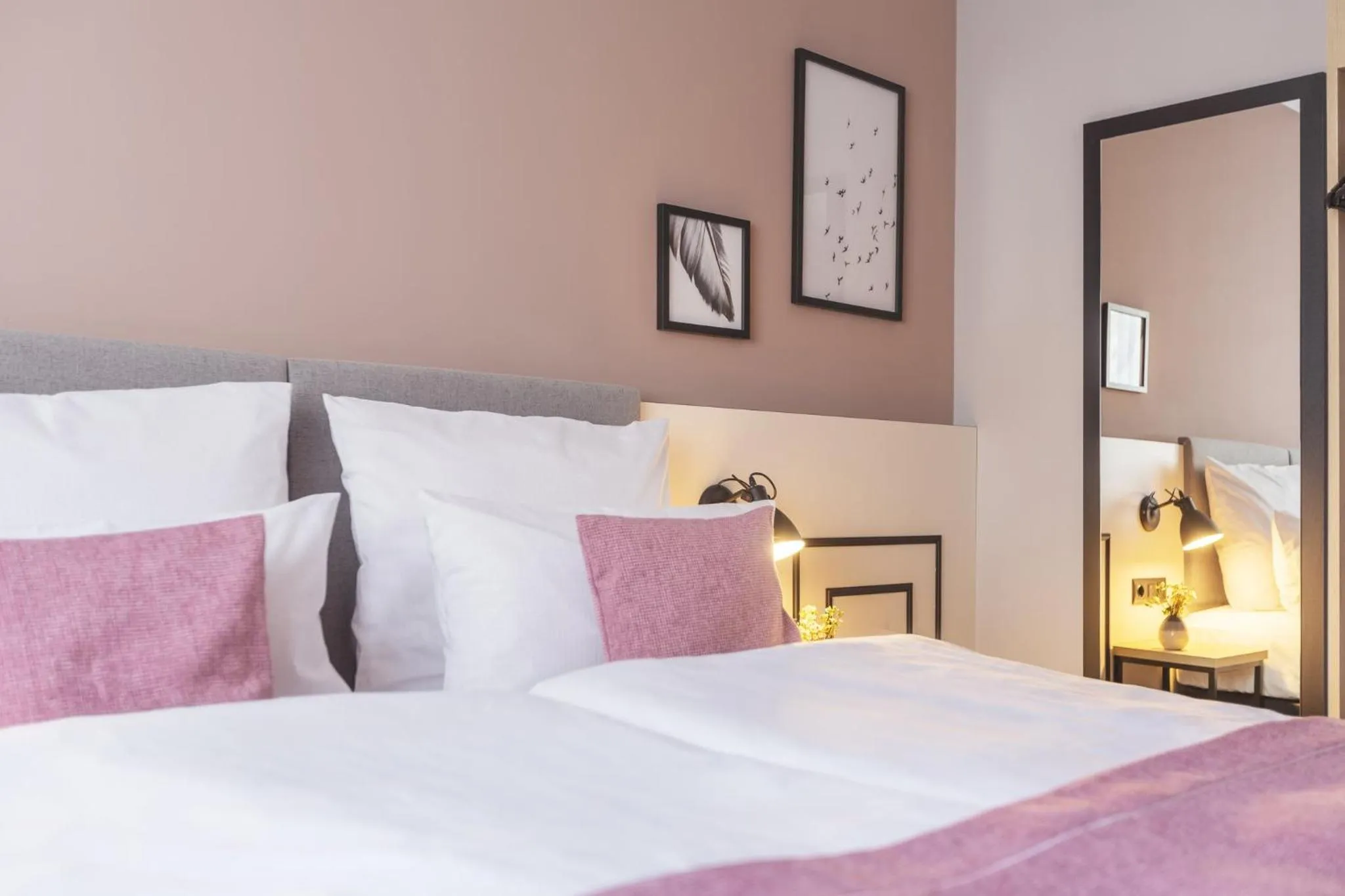 Photo of the whole room, Bed in Garner Hotel Berlin - Ku'Damm by IHG