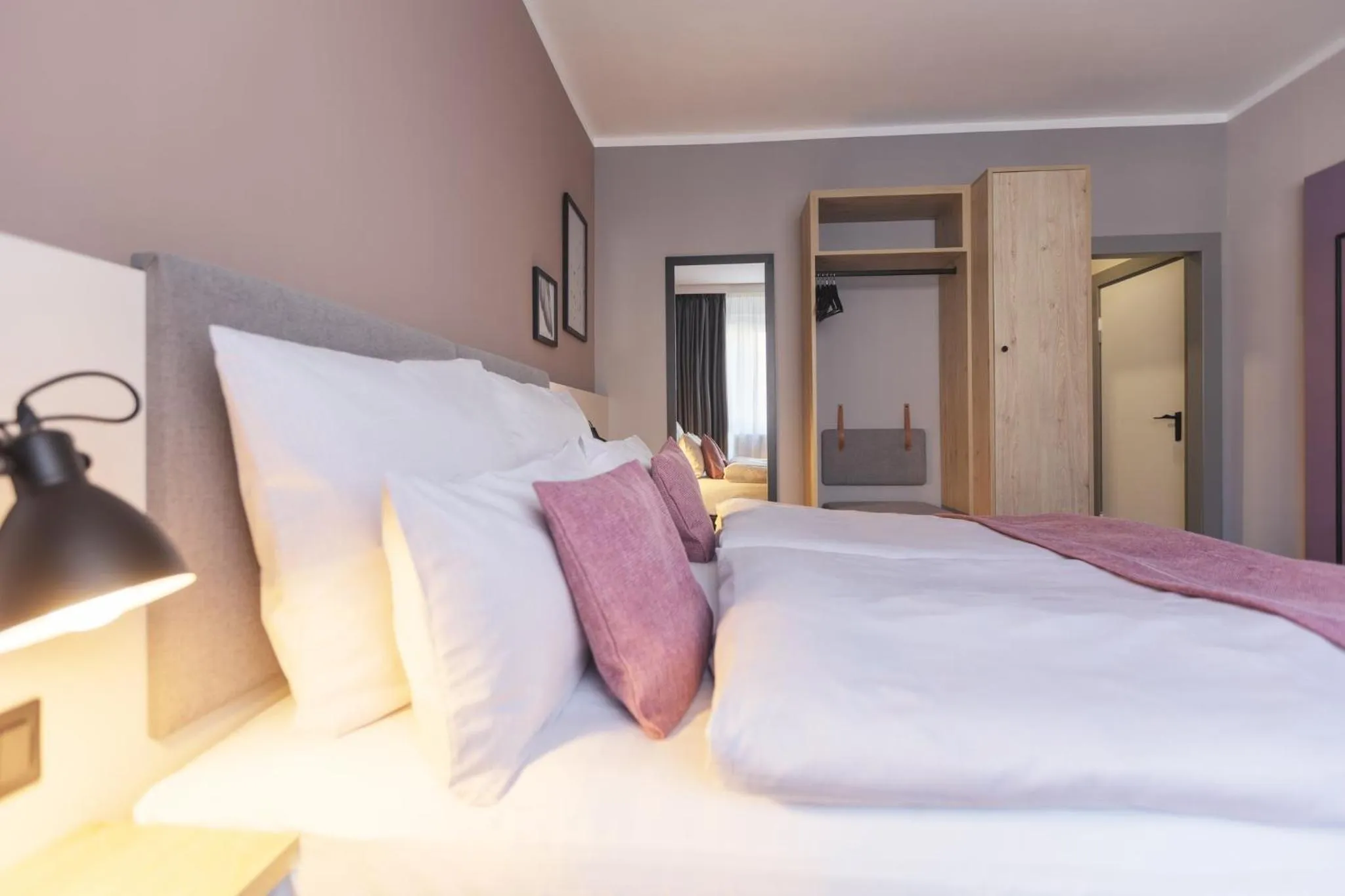 Photo of the whole room, Bed in Garner Hotel Berlin - Ku'Damm by IHG