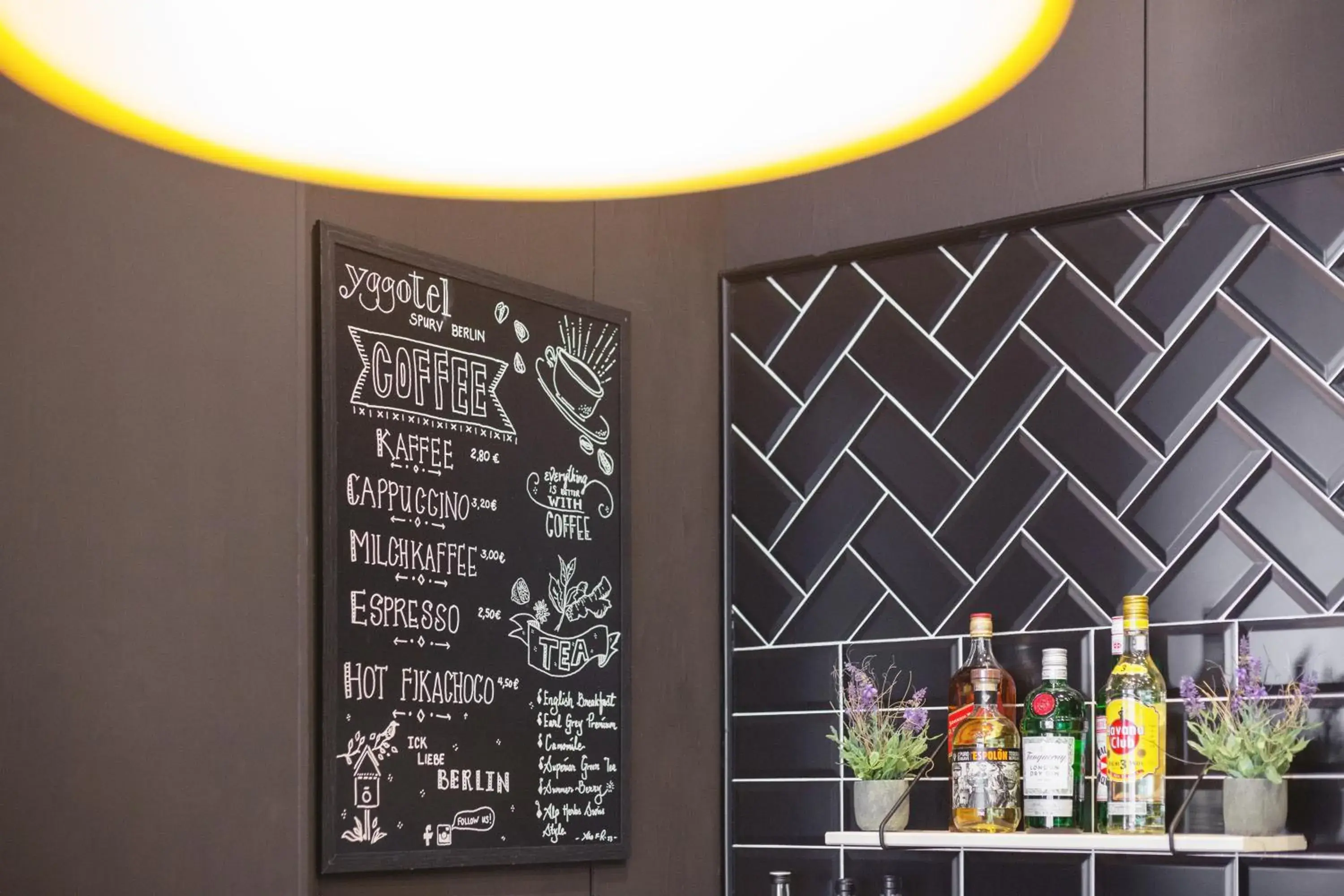 Lounge or bar in Garner Hotel Berlin - Ku'Damm by IHG Lounge or bar in Garner Hotel Berlin - Ku'Damm by IHG