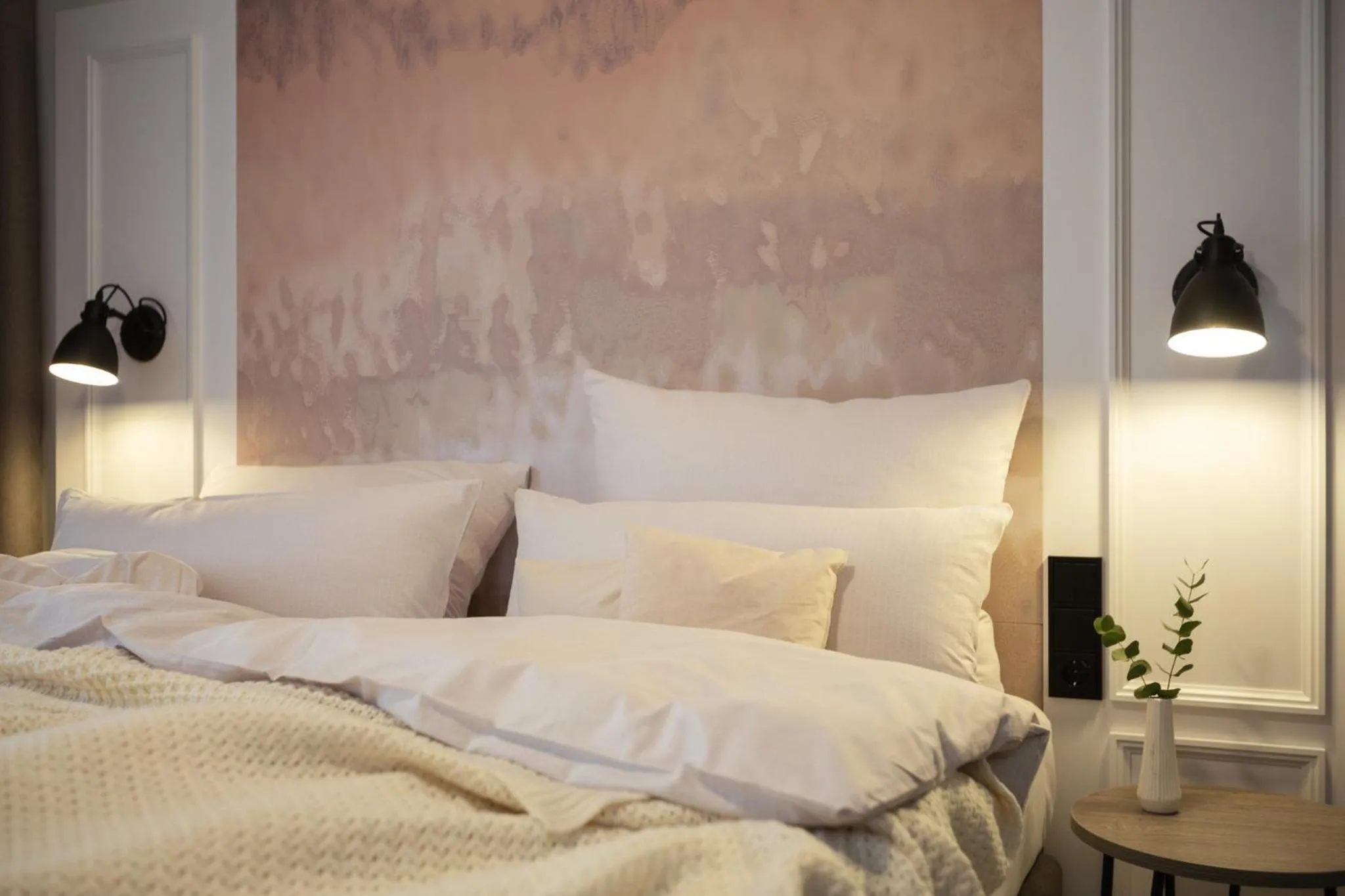 Photo of the whole room, Bed in Yggotel Ravn