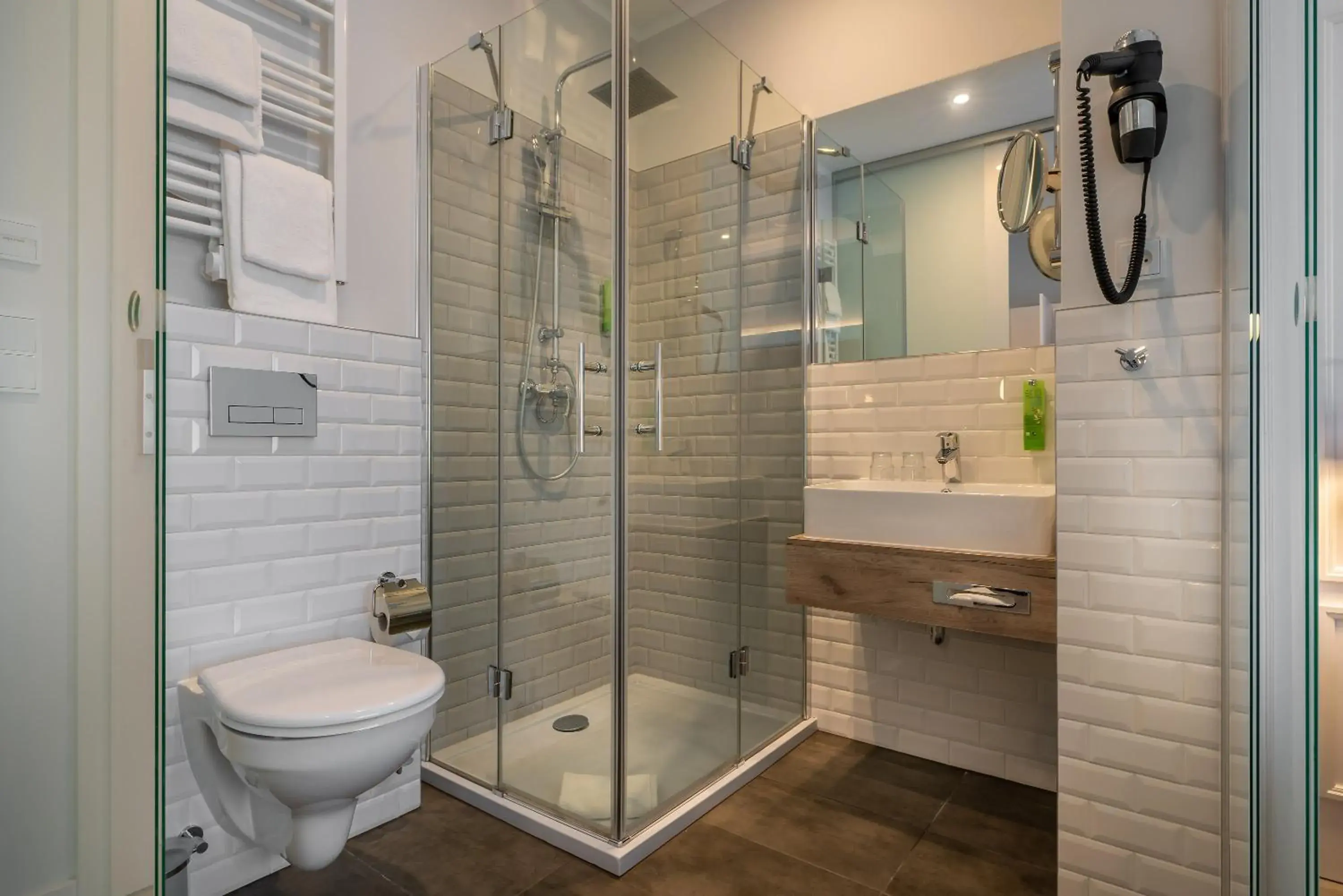 Photo of the whole room in Garner Hotel Berlin - Wilmersdorf by IHG Photo of the whole room in Garner Hotel Berlin - Wilmersdorf by IHG