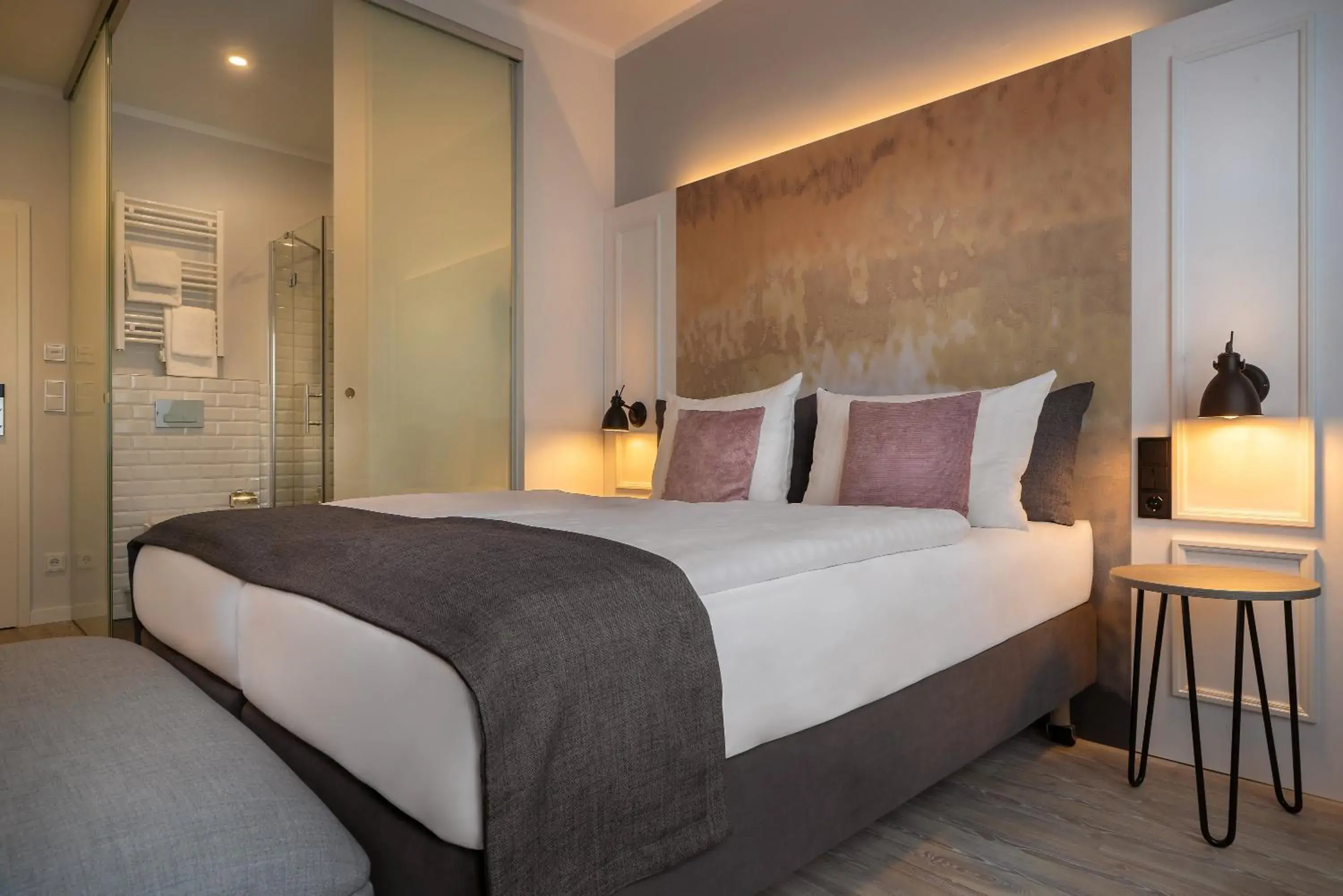 Photo of the whole room, Bed in Garner Hotel Berlin - Wilmersdorf by IHG Photo of the whole room, Bed in Garner Hotel Berlin - Wilmersdorf by IHG