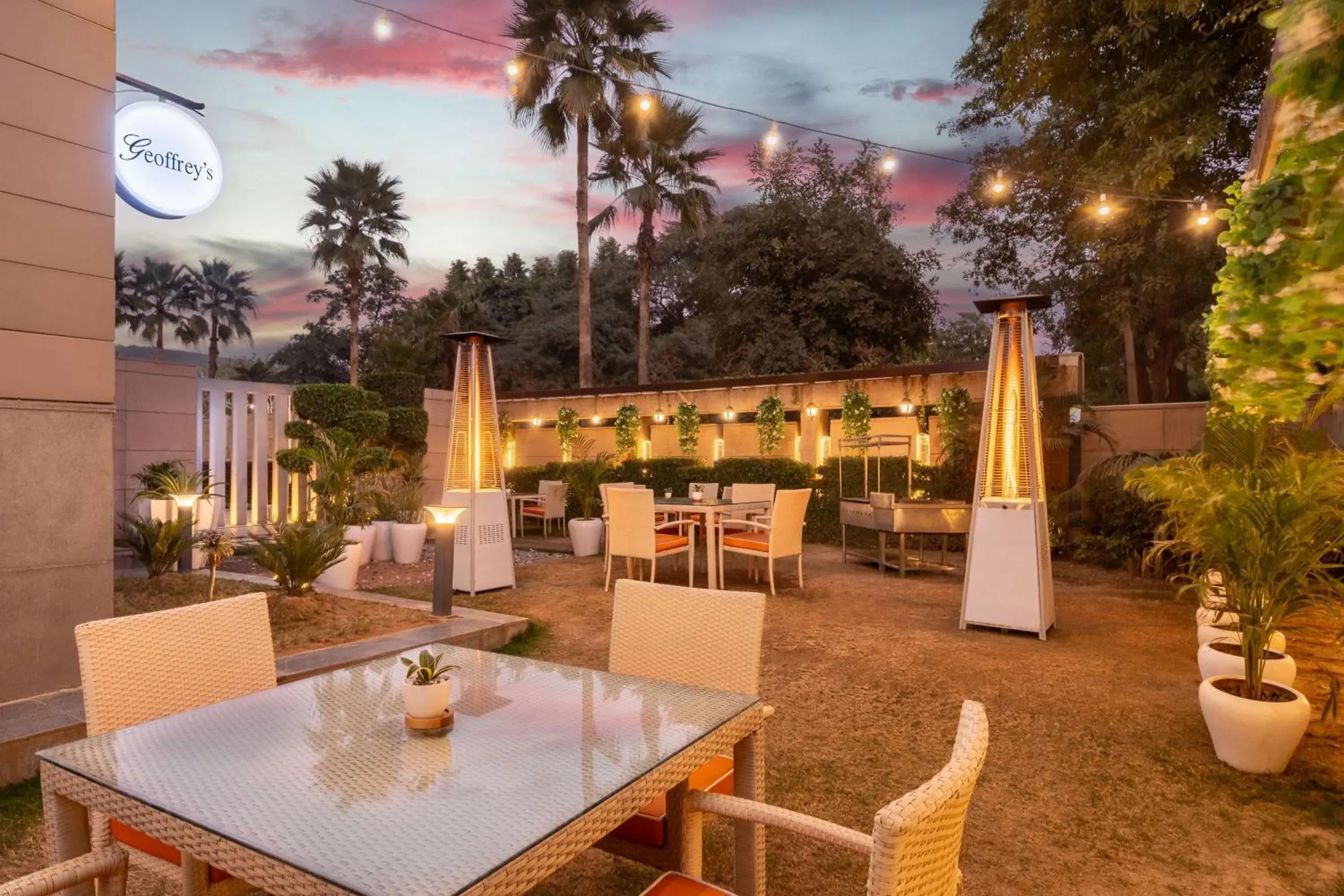 Lounge or bar in Park Plaza Faridabad Lounge or bar in Park Plaza Faridabad