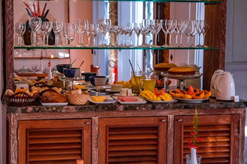 Buffet breakfast in Casa Simone Pousada