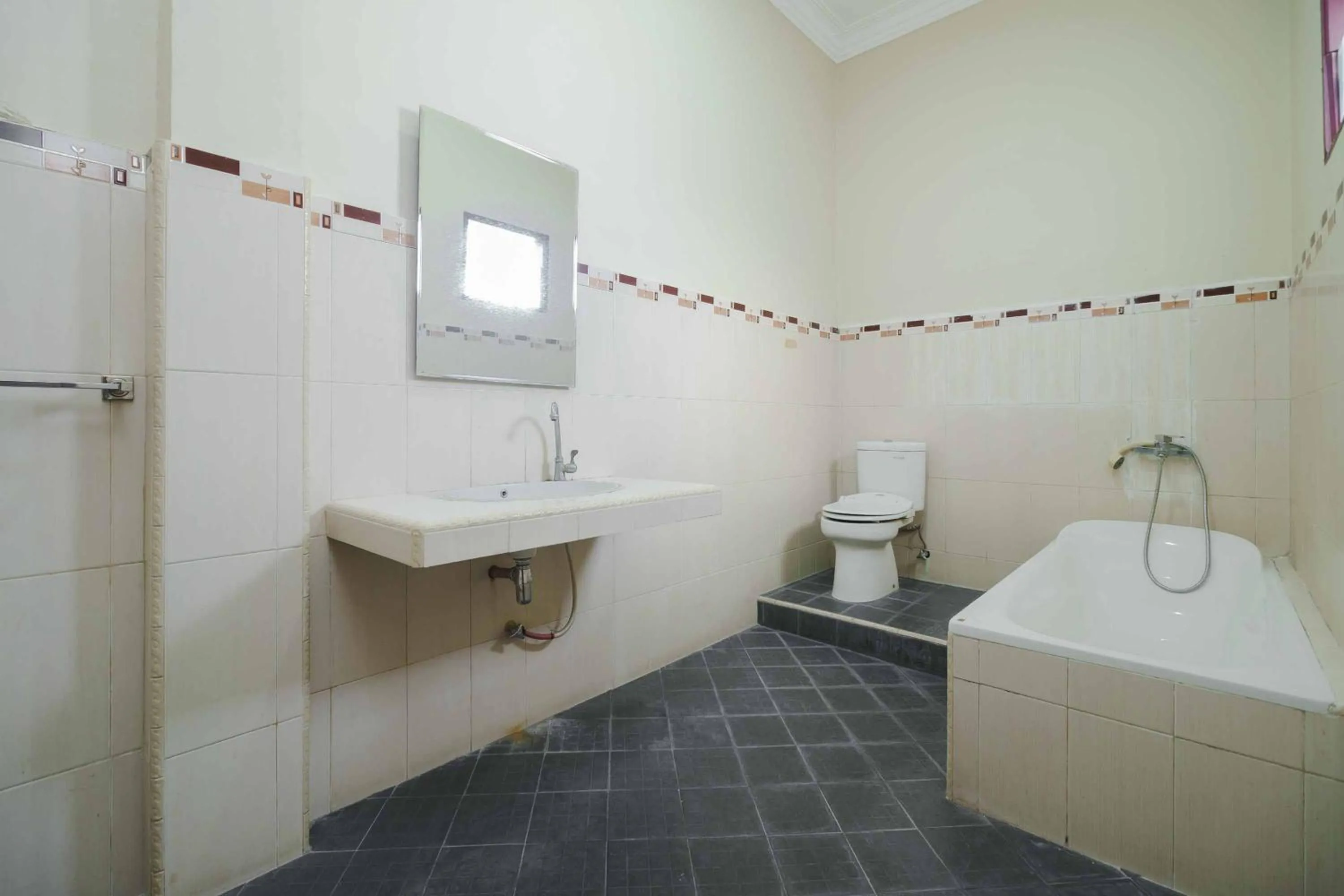 RedDoorz near RS Harapan Pematang Siantar