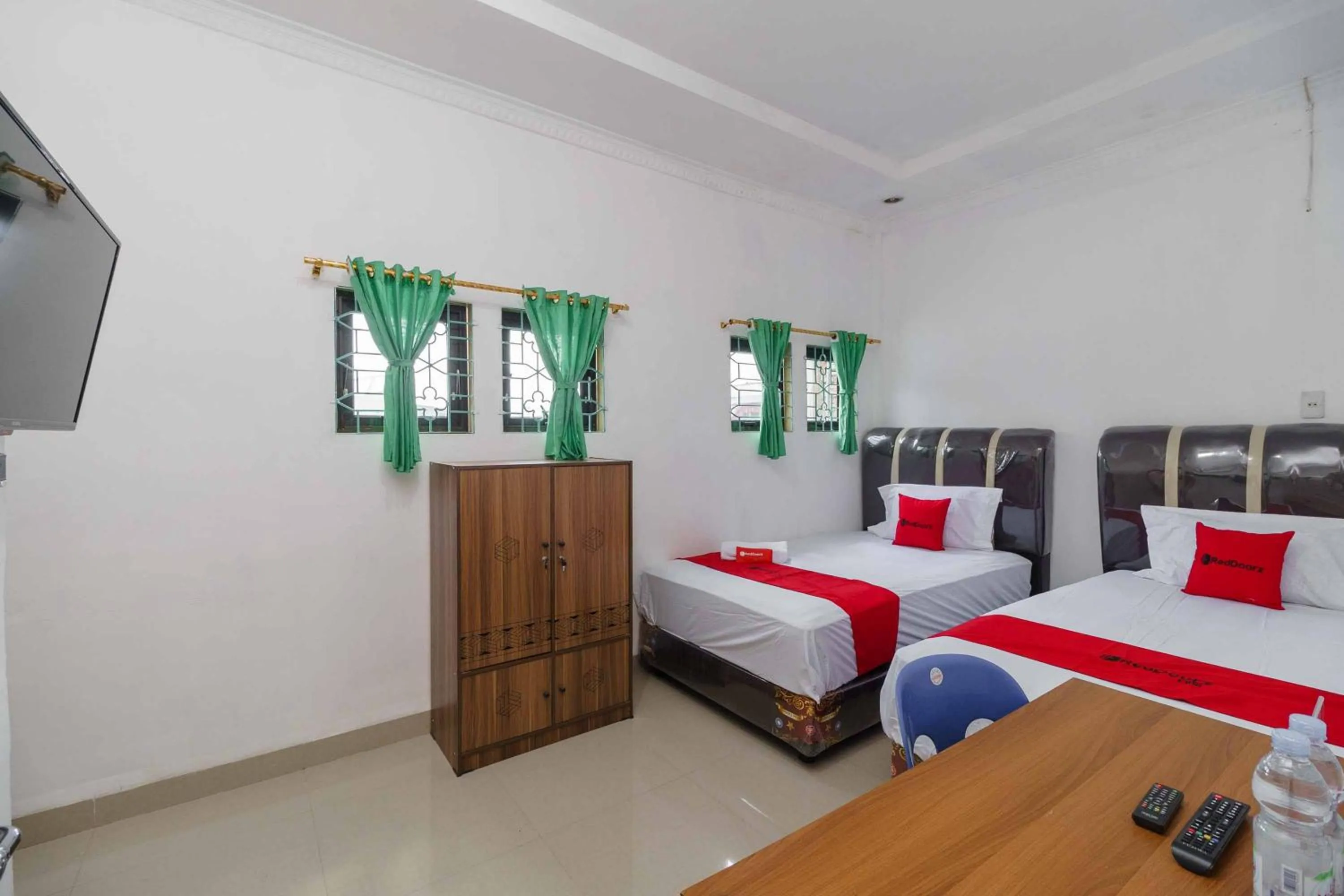 Bedroom in RedDoorz Syariah near Stasiun Kereta Api Kisaran