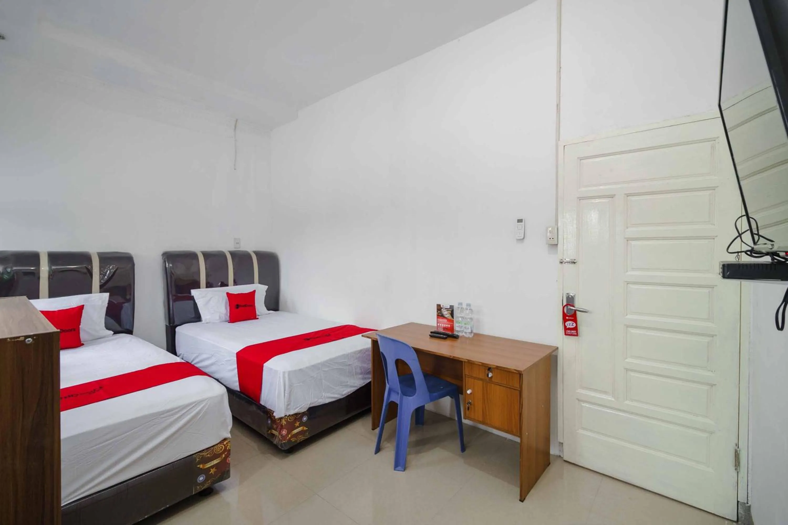 Bedroom in RedDoorz Syariah near Stasiun Kereta Api Kisaran