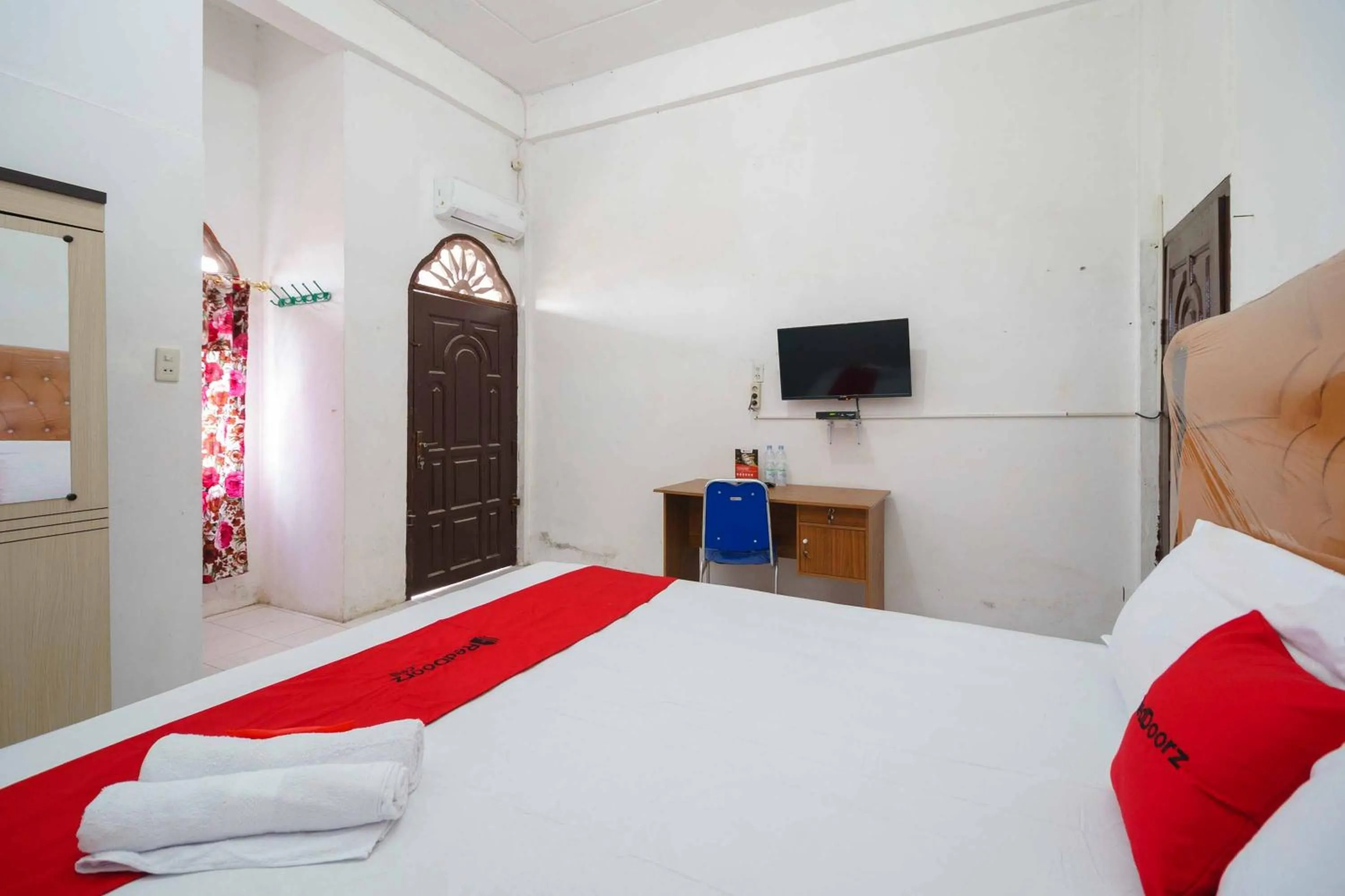 Bedroom in RedDoorz Syariah near Stasiun Kereta Api Kisaran