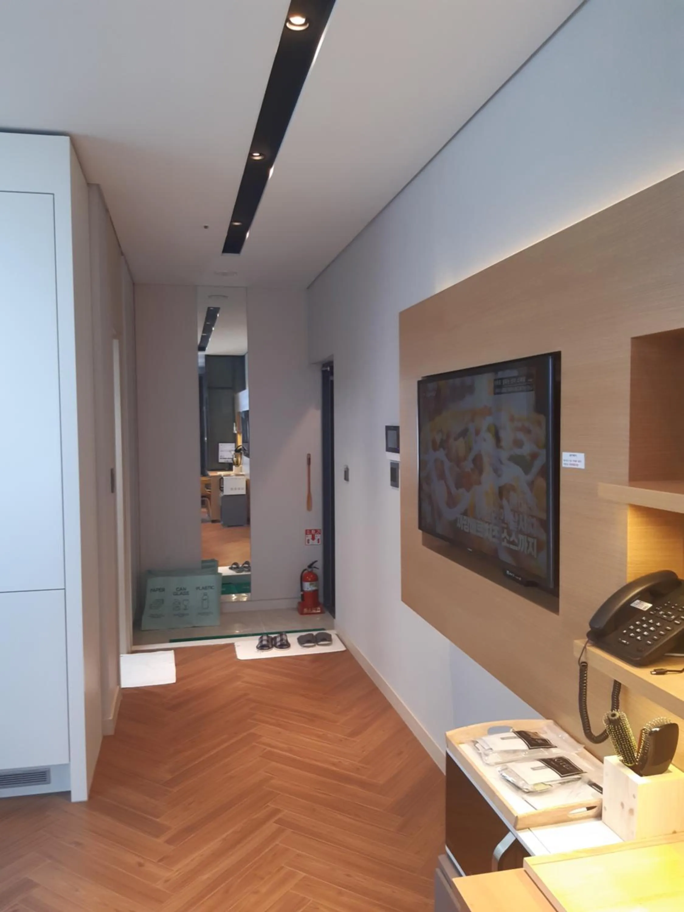 TV and multimedia, Bed in SunriseHotel JuniorSuite room11F Ocean view, Netflix O