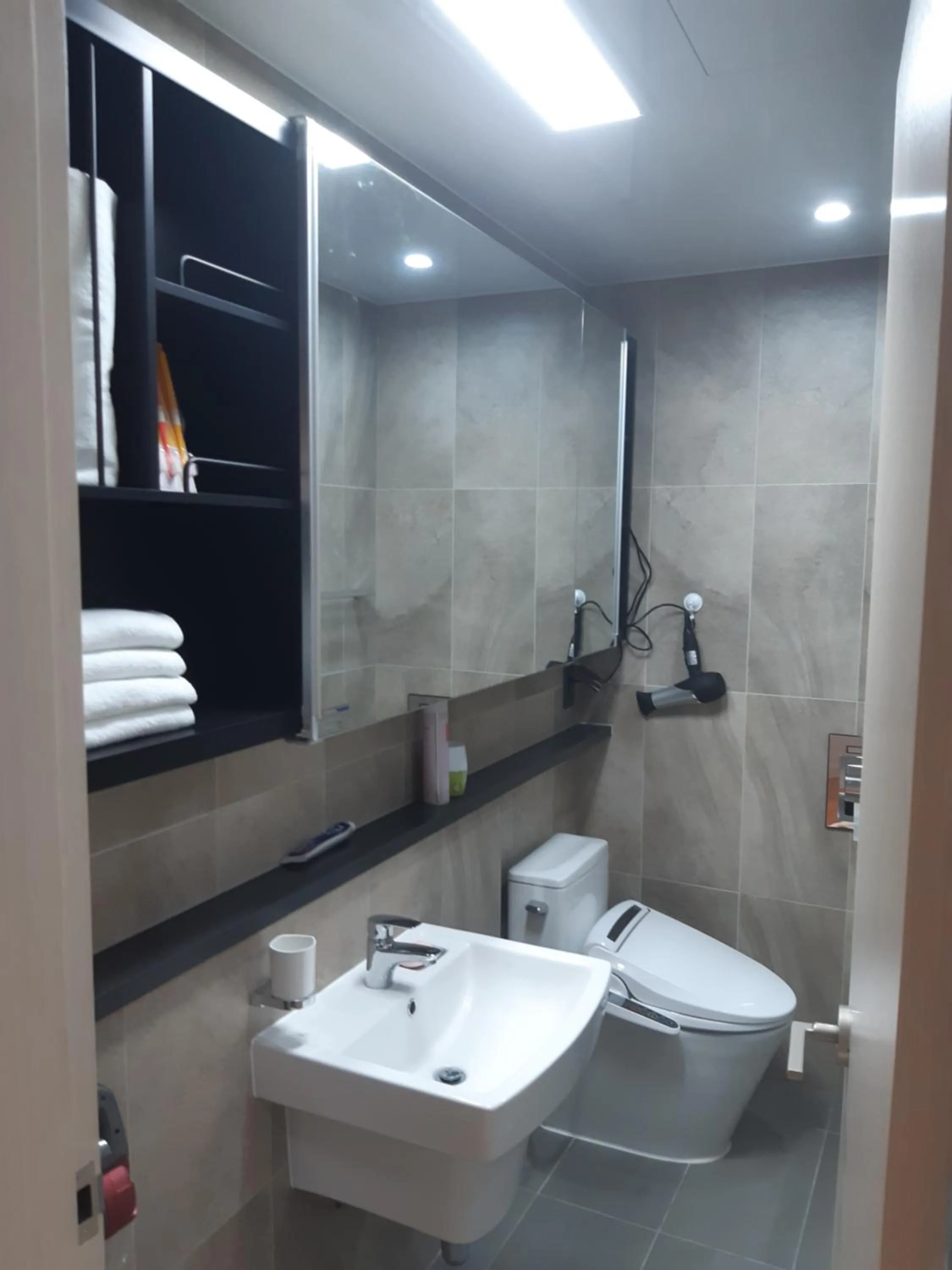Toilet in SunriseHotel JuniorSuite room11F Ocean view, Netflix O