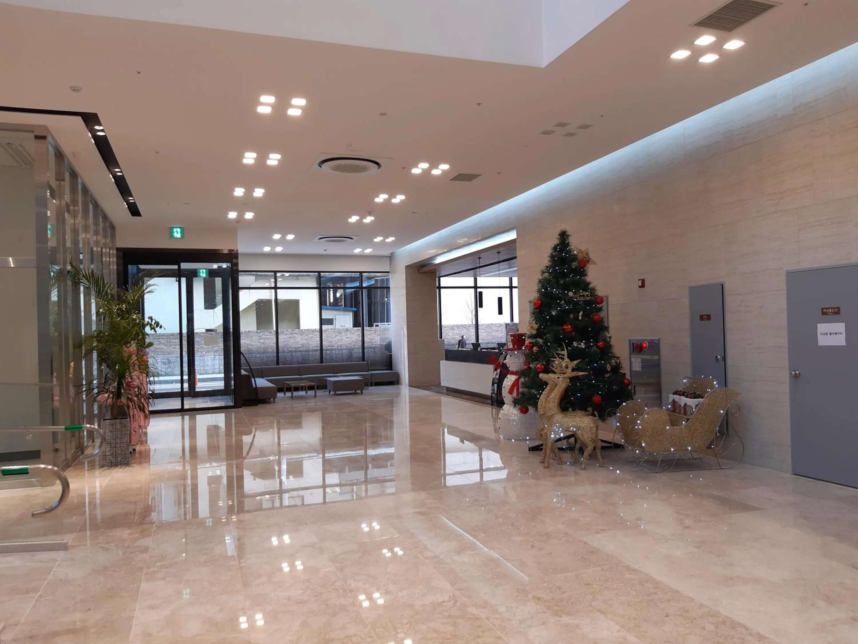 Lobby or reception in SunriseHotel JuniorSuite room11F Ocean view, Netflix O