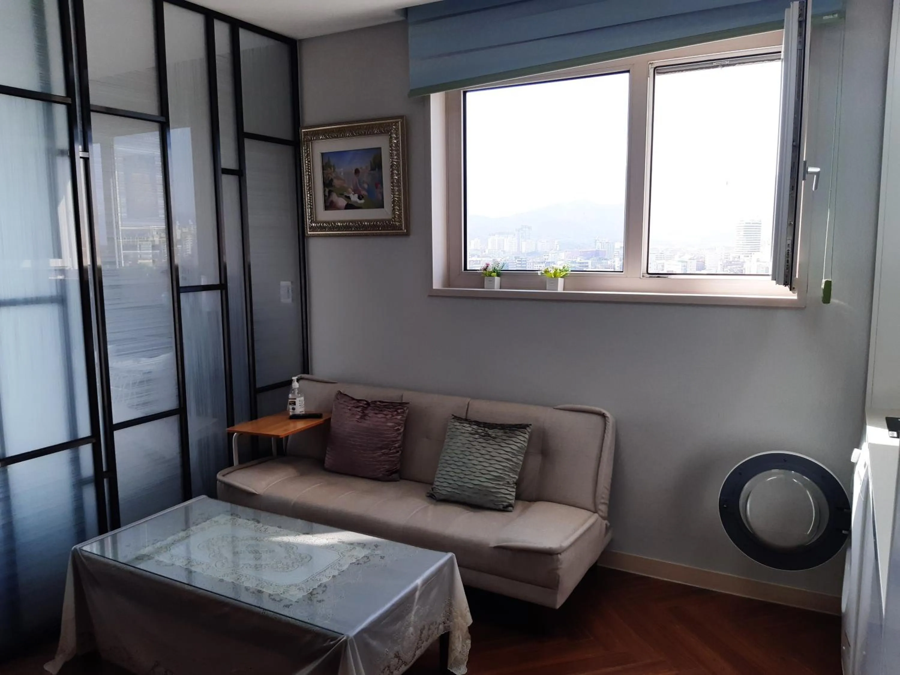 Living room in SunriseHotel JuniorSuite room11F Ocean view, Netflix O