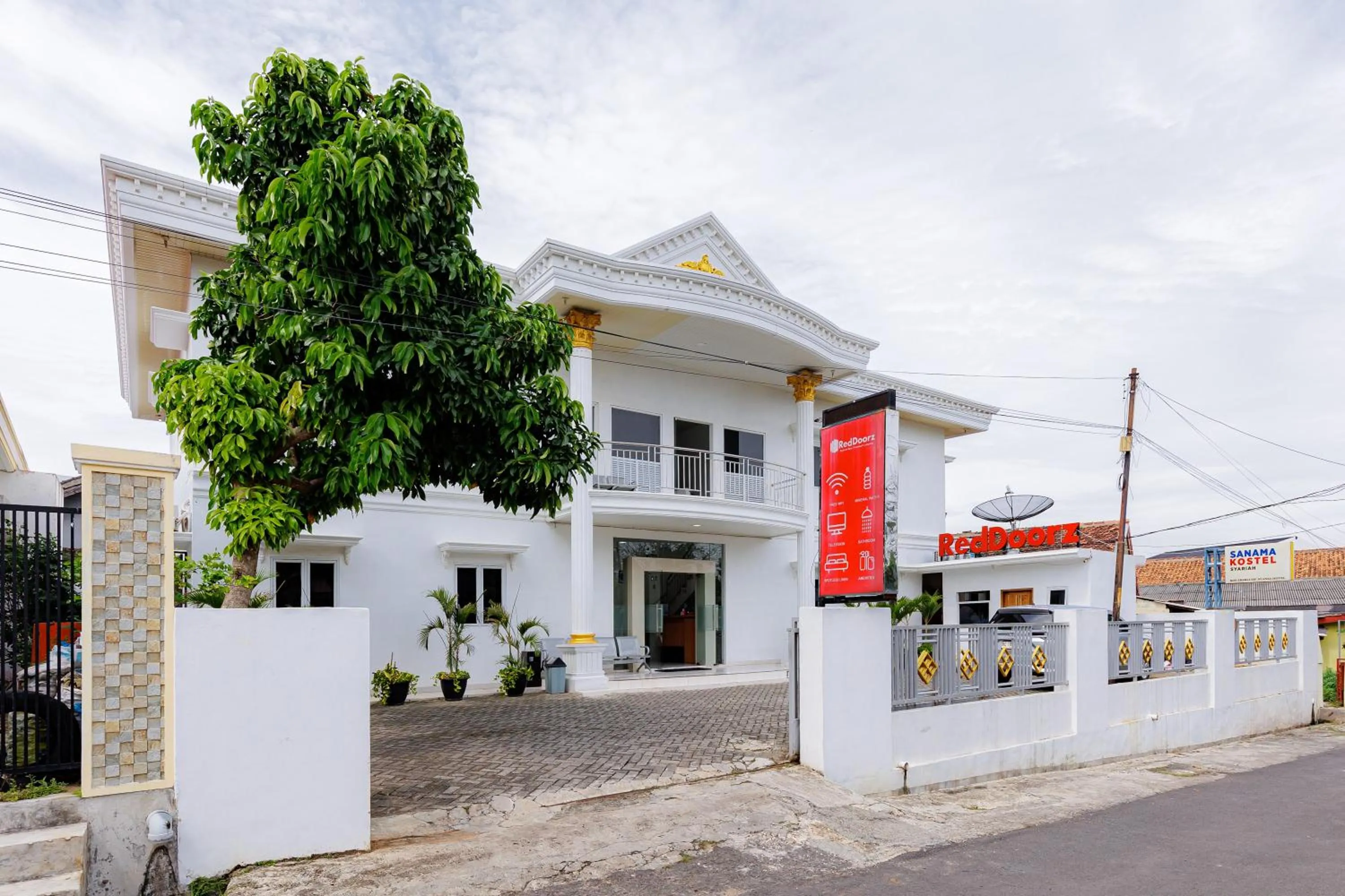 Property building in RedDoorz Syariah near Transmart Lampung