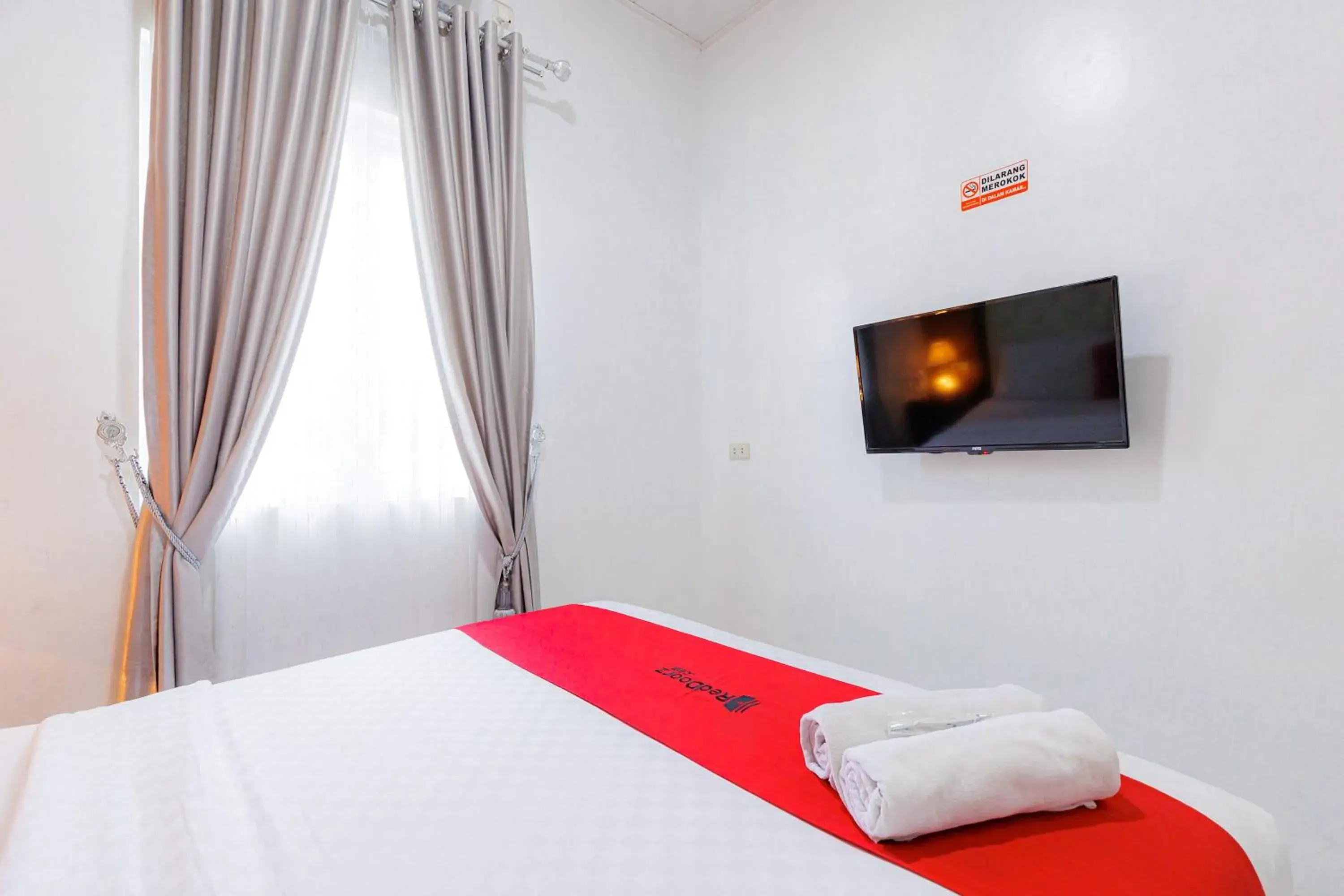 Bedroom, Bed in RedDoorz Syariah near Transmart Lampung Bedroom, Bed in RedDoorz Syariah near Transmart Lampung