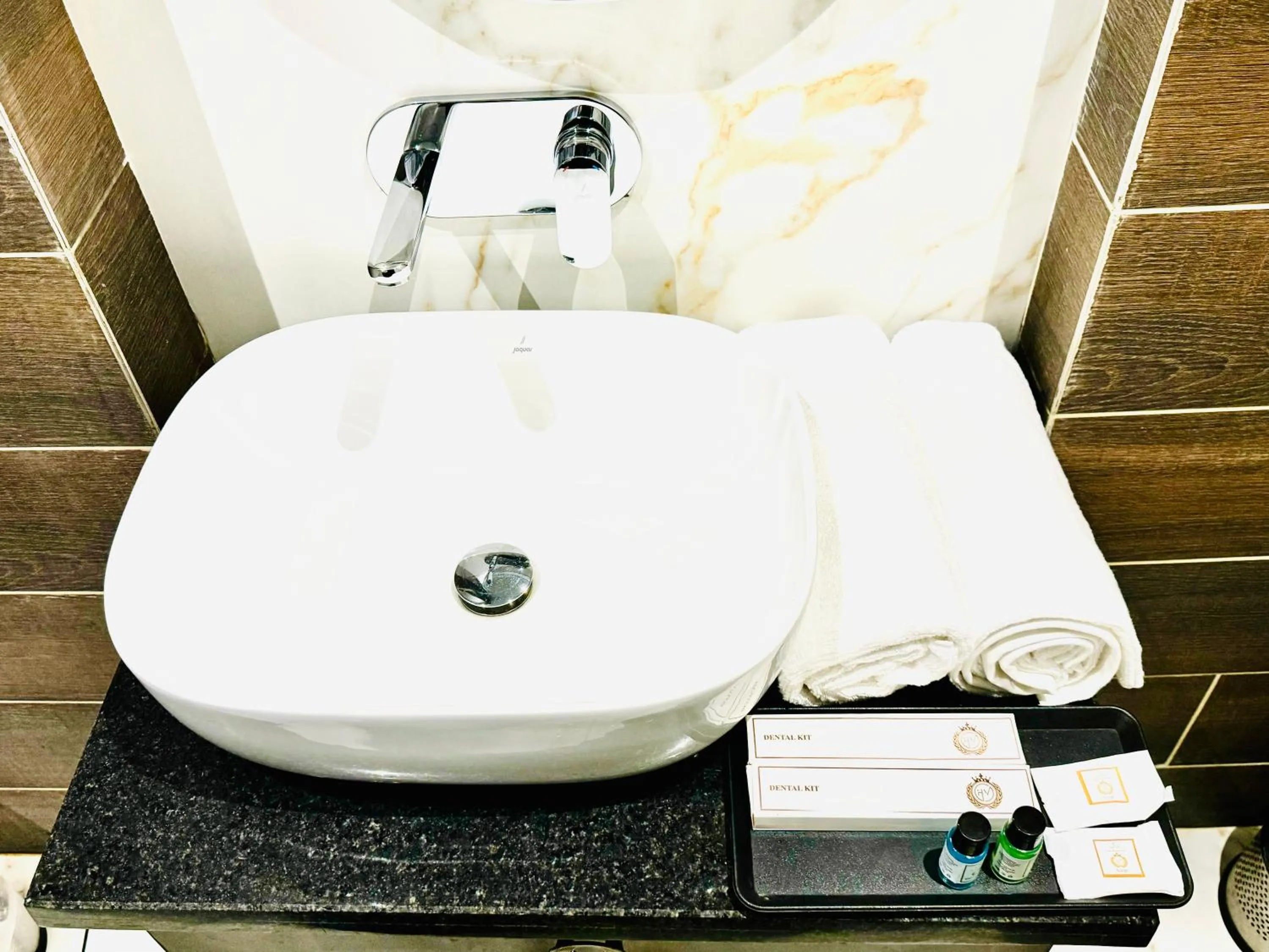 towels in Hotel Heaven View - 50m From Golden Temple